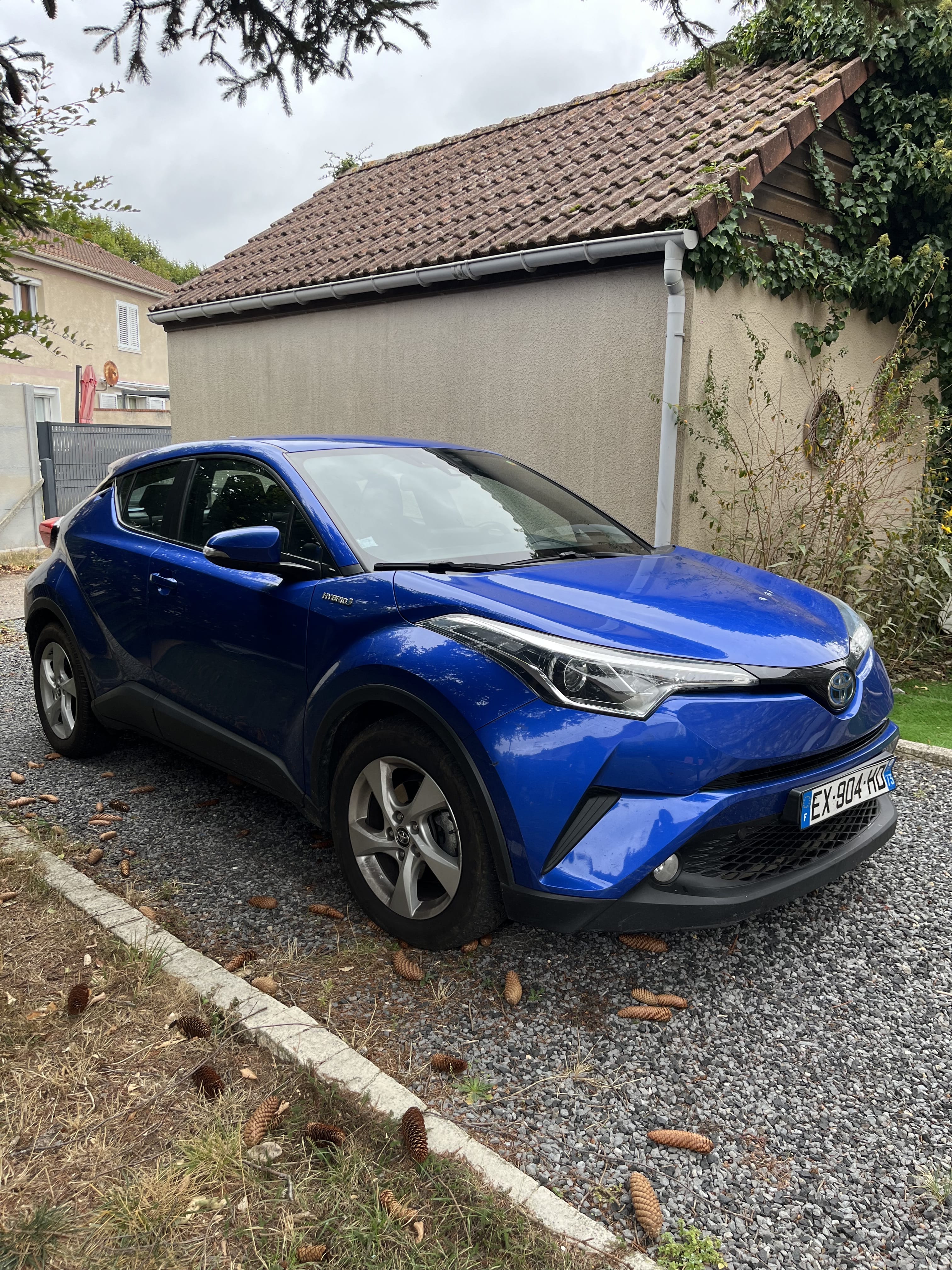 Toyota C-HR Hybrid, 2018, Essence 95 / Électrique (hybride), automatique