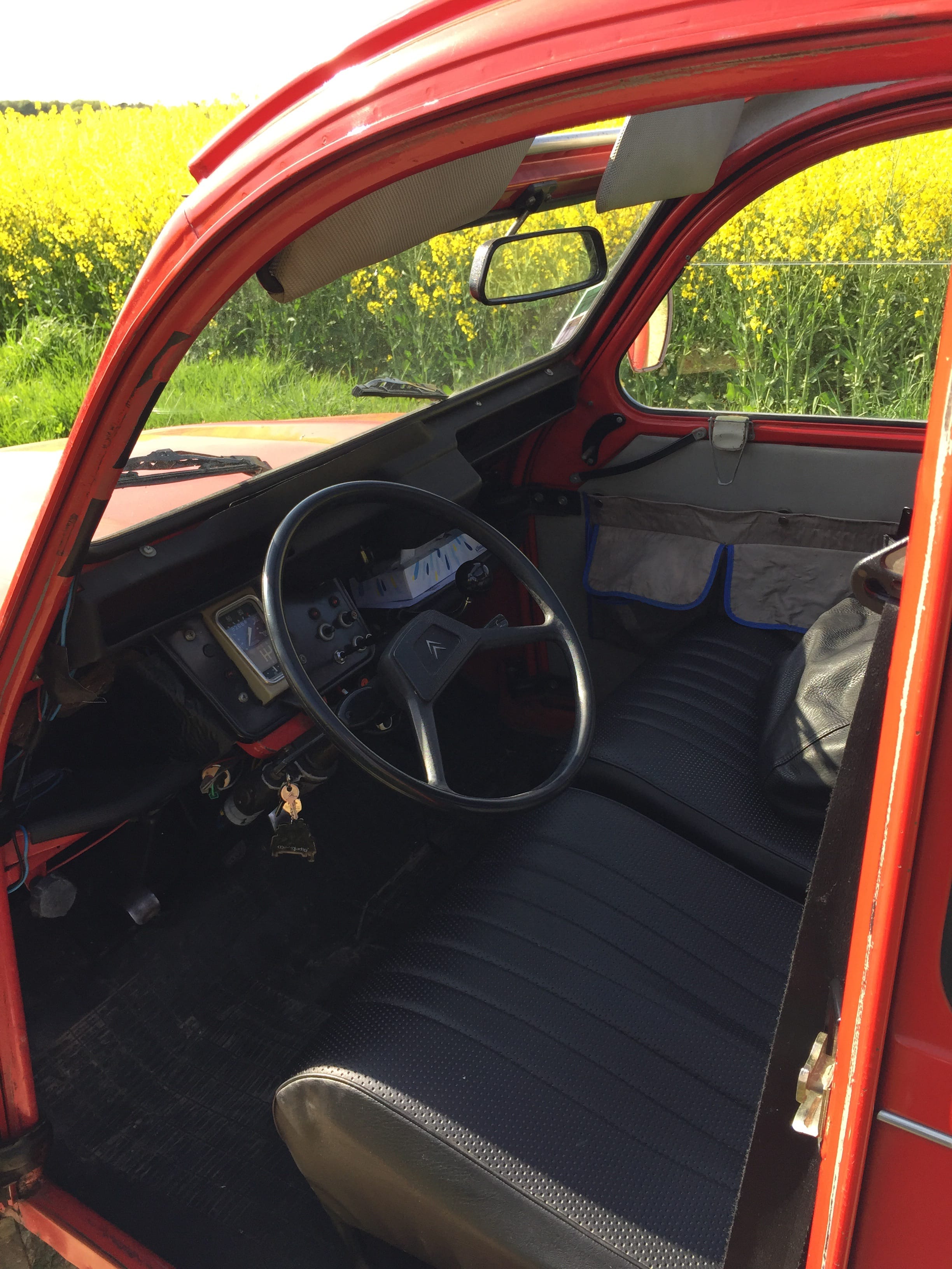 Citroen 2CV avec Entrée audio / iPod