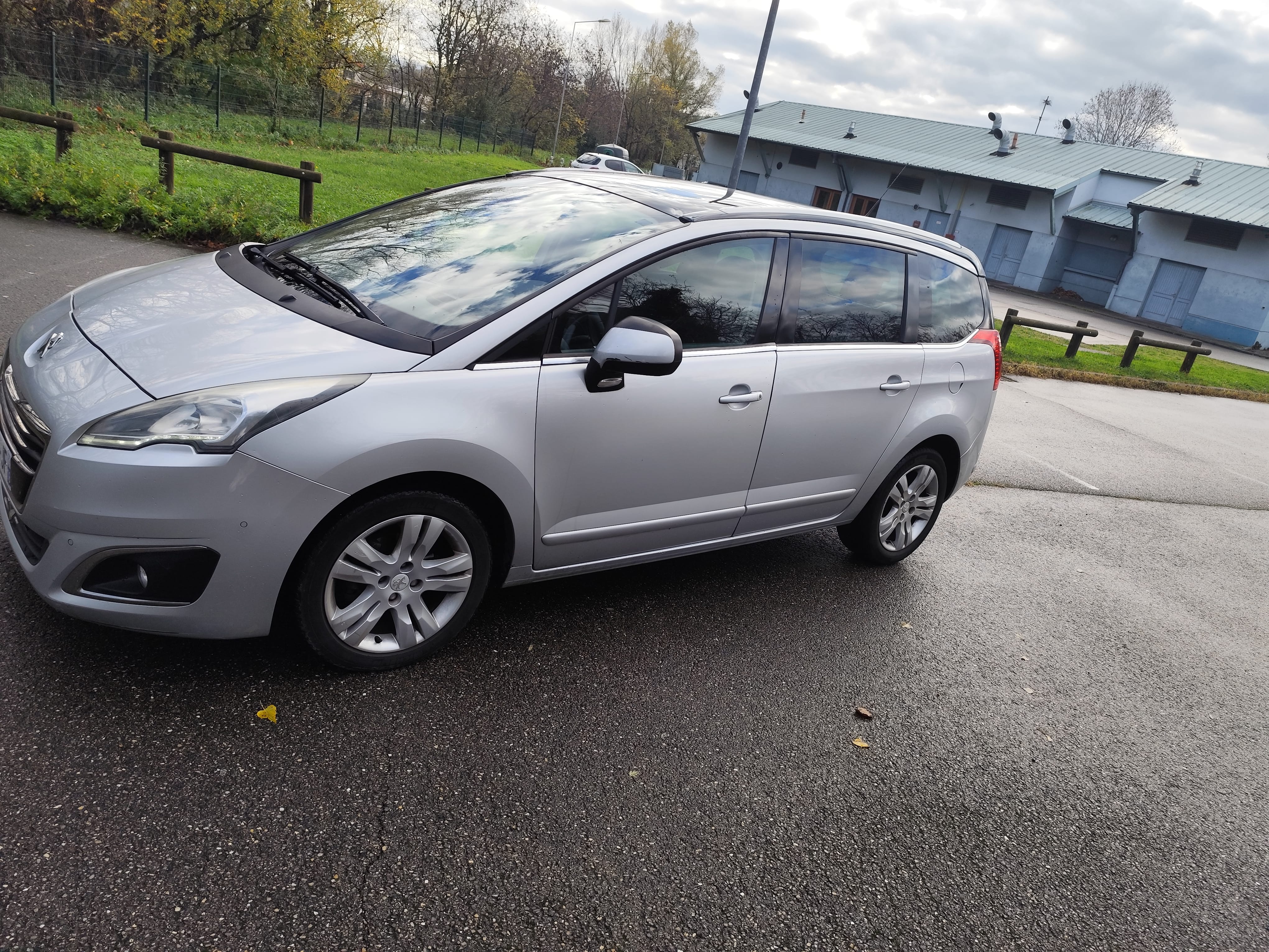 Peugeot 5008, 2014, Diesel, automatique, 7 places