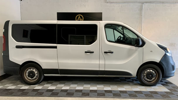 Opel Vivaro Combi Minibus 9places.Version allongée avec grand coffre avec Climatisation