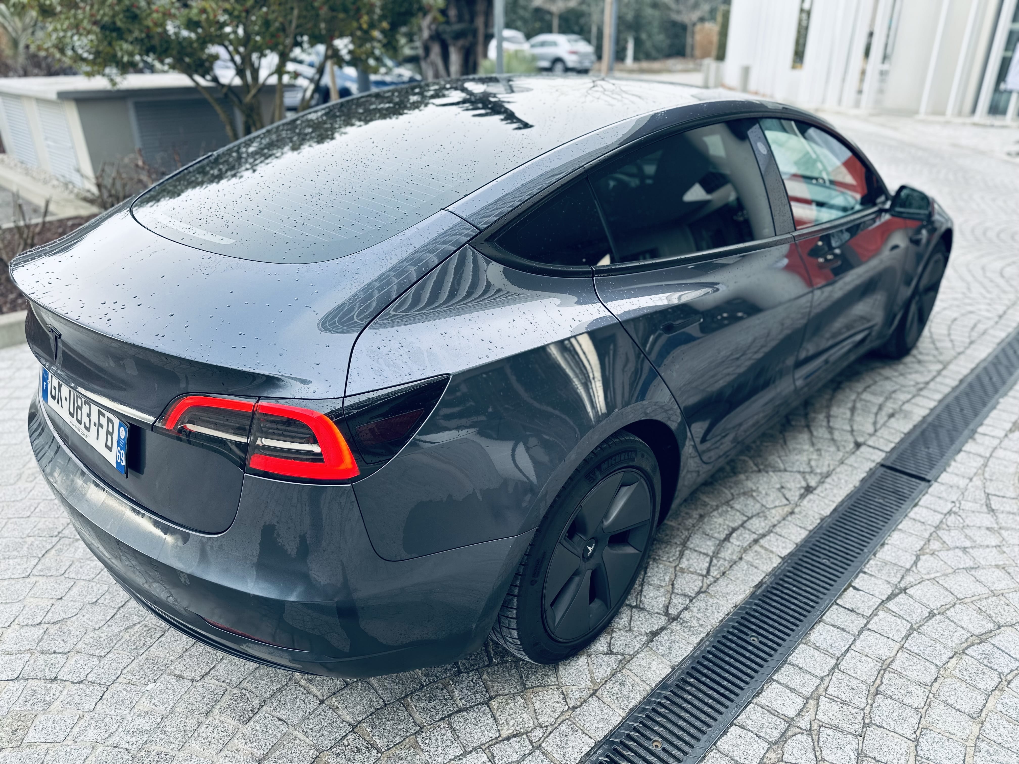 Tesla Model 3 avec GPS