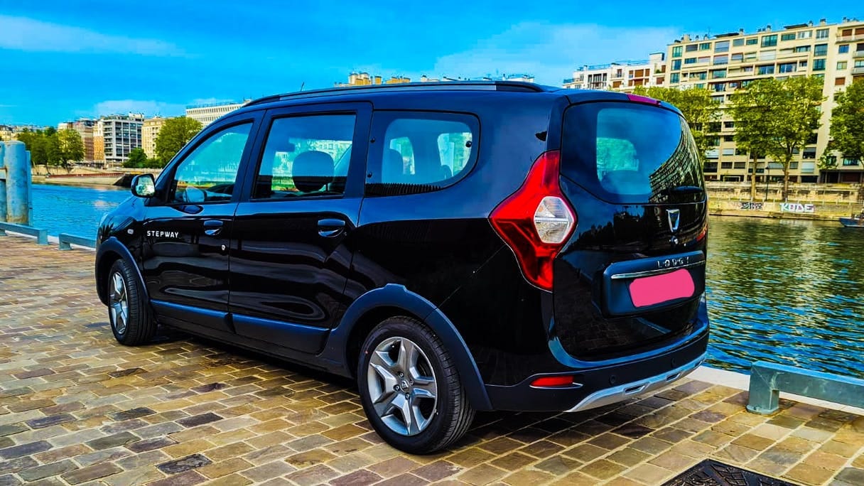 Dacia Lodgy 7 places 110ch Diesel (GB567-WW468) (Clim, GPS, Connectivité Smartphone, ...) avec GPS
