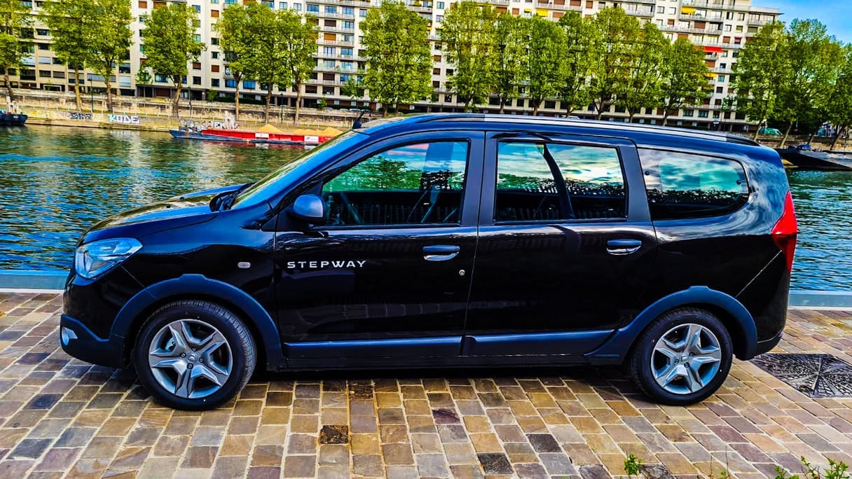 Dacia Lodgy 7 places 110ch Diesel (GB567-WW468) (Clim, GPS, Connectivité Smartphone, ...) avec Climatisation