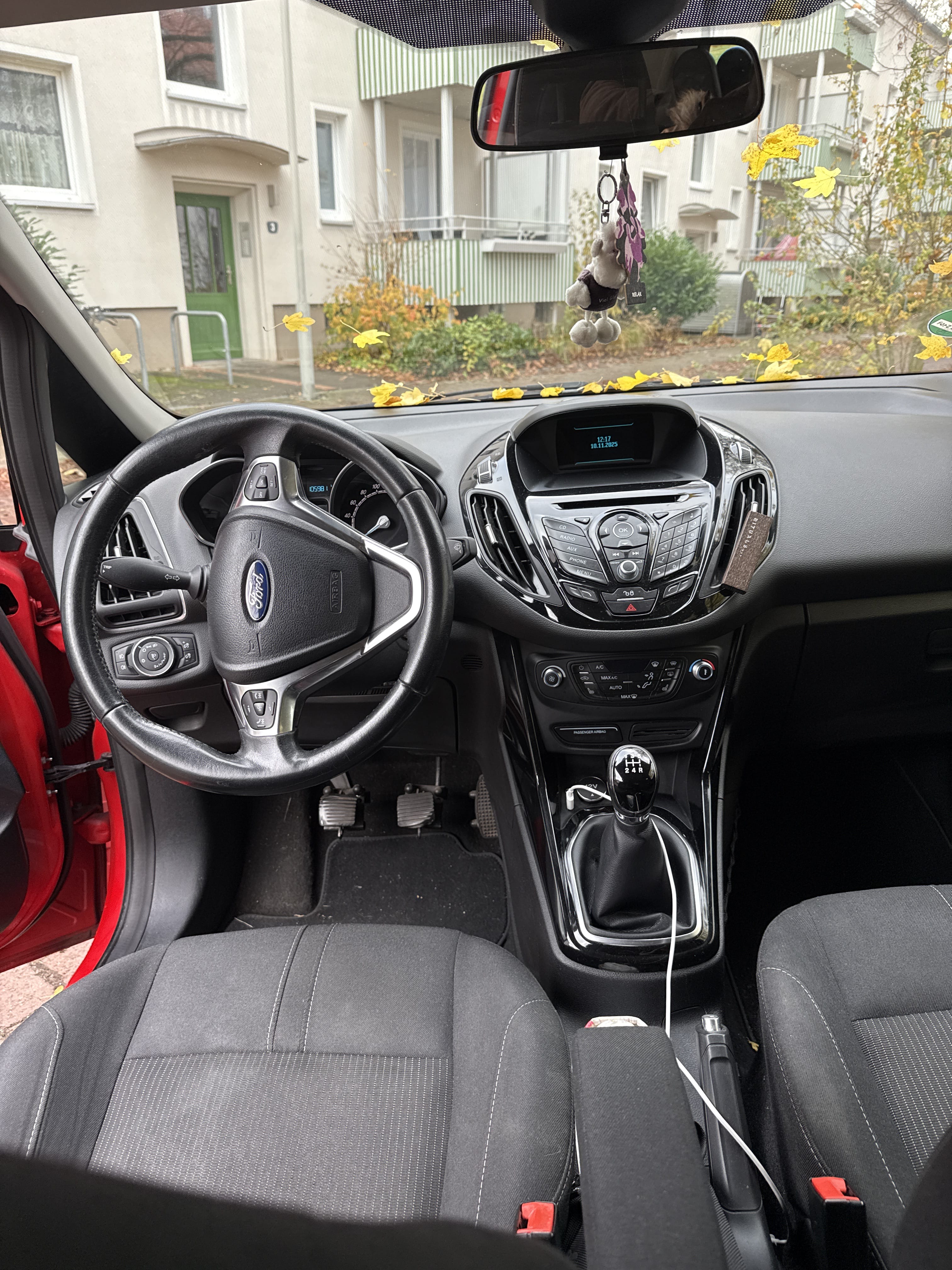 Ford B-Max mit Kindersitz
