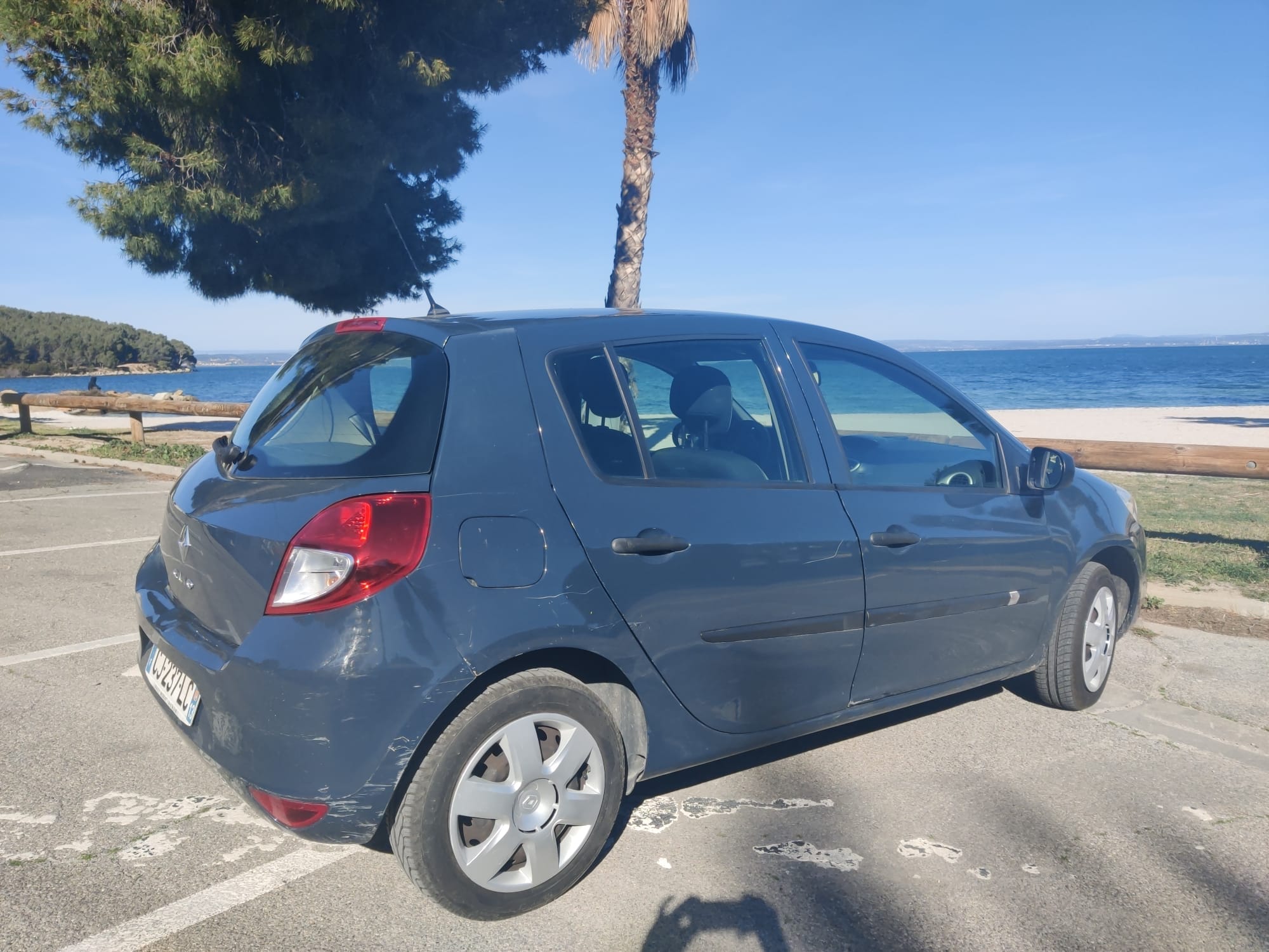 Renault Clio Clio 3   1.2  16V 75CV avec Audio Bluetooth