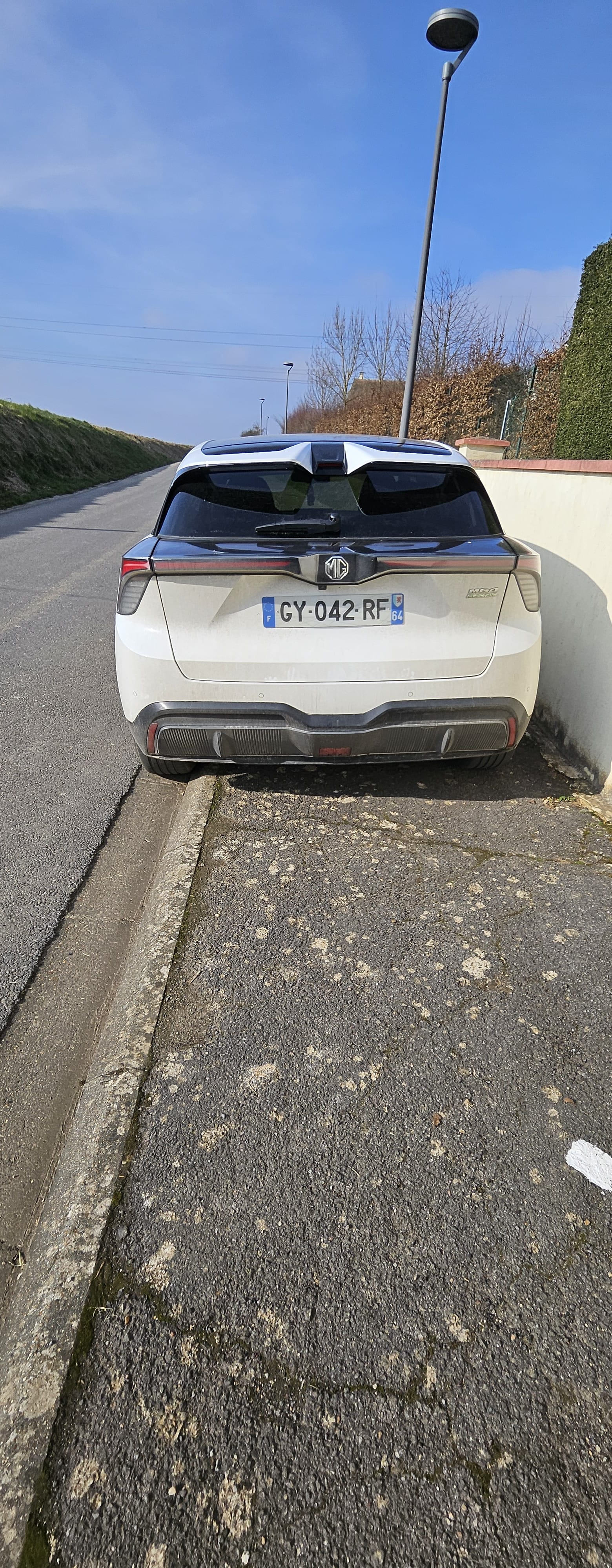 MG MG4 avec GPS