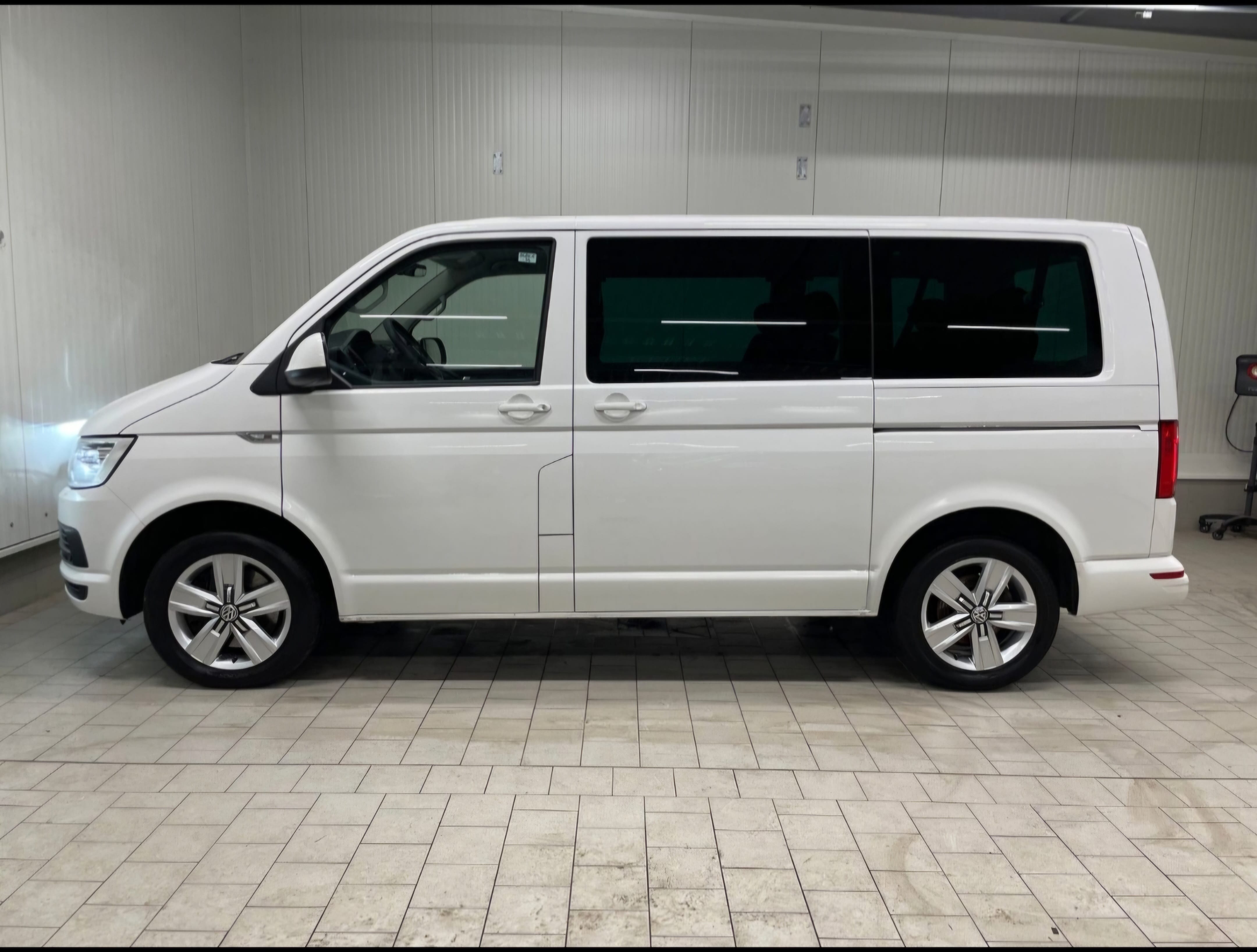 Volkswagen Kombi mit Klimaanlage