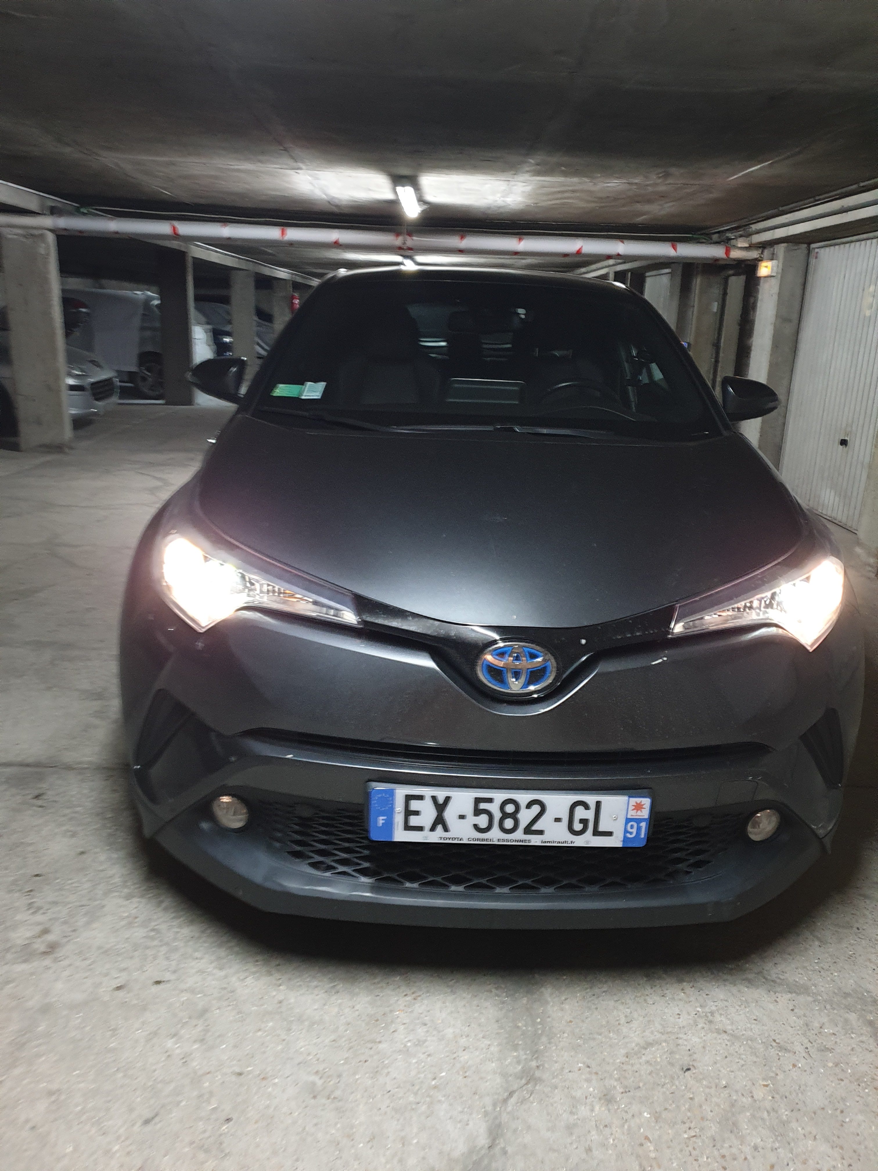 Toyota C-HR, 2018, Essence 98 / Électrique (hybride), automatique