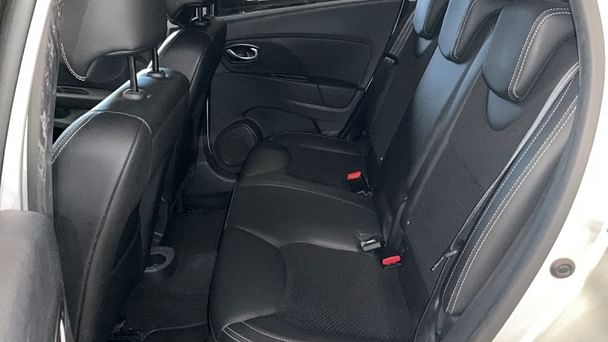 Renault Clio Estate Louez la Renault Clio Estate Diesel – Grand Coffre, Économie & Confort à Bordeaux ! avec Entrée audio / iPod