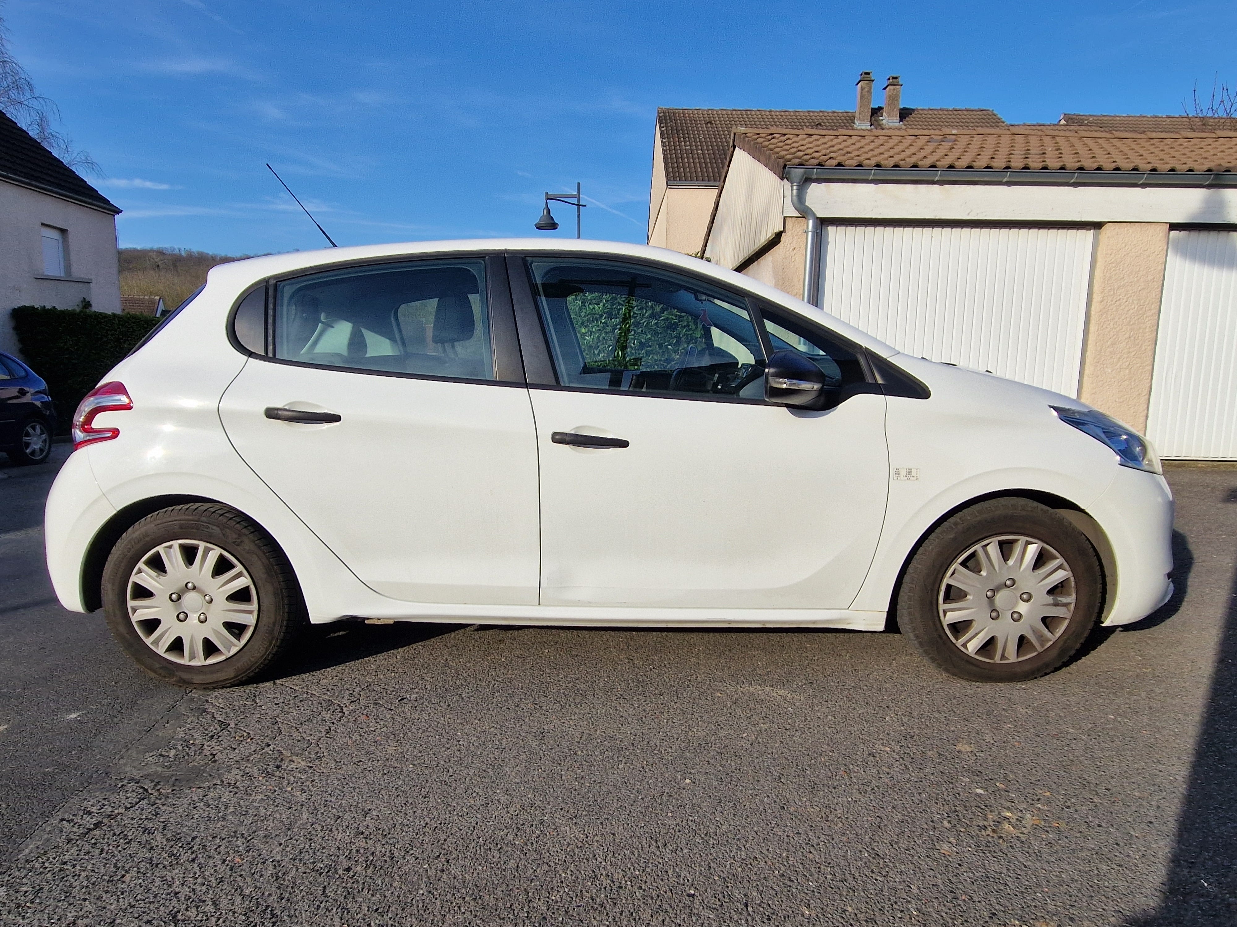 Peugeot 208 Société avec Port USB