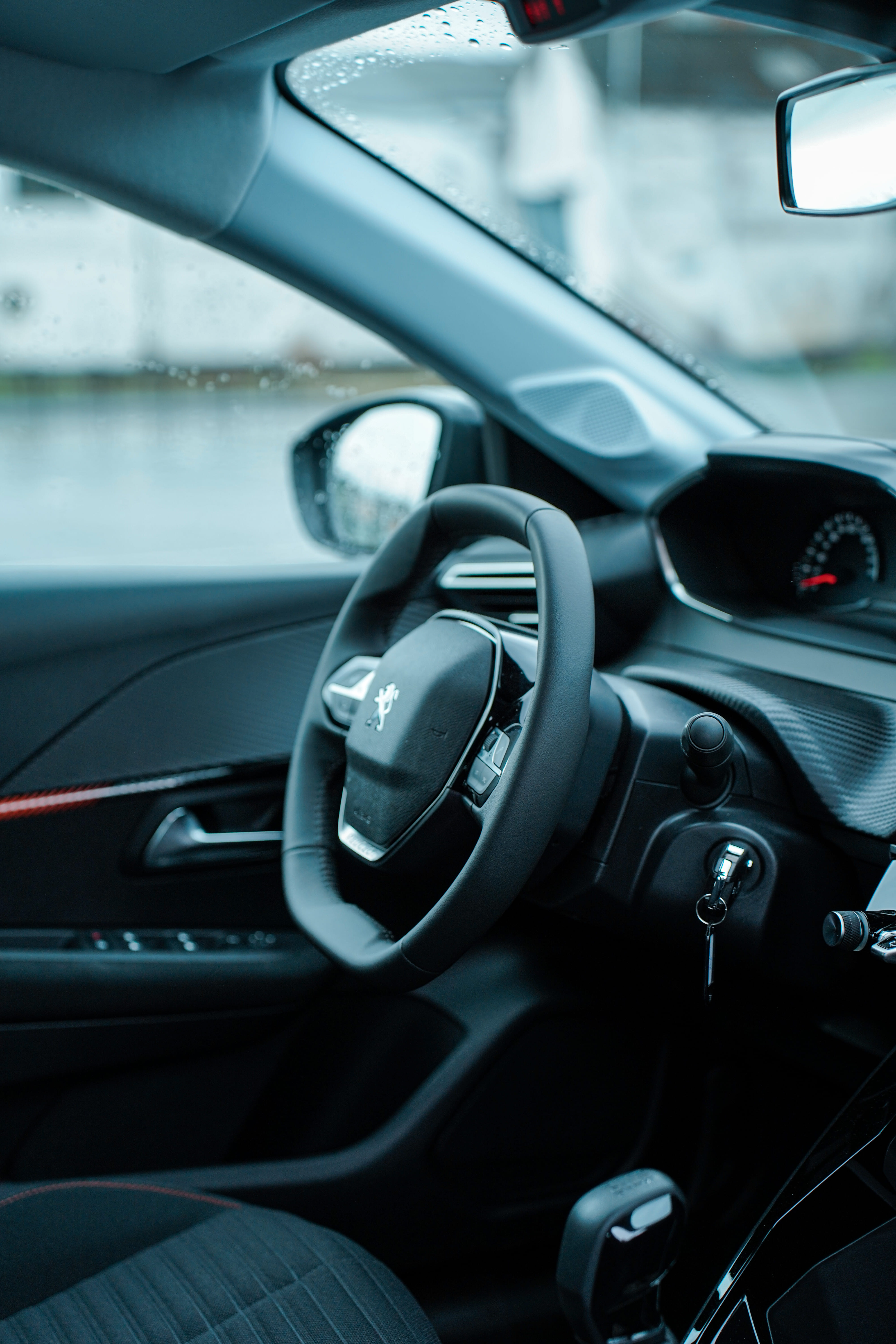 Peugeot 208 2 DVZ 785 avec GPS