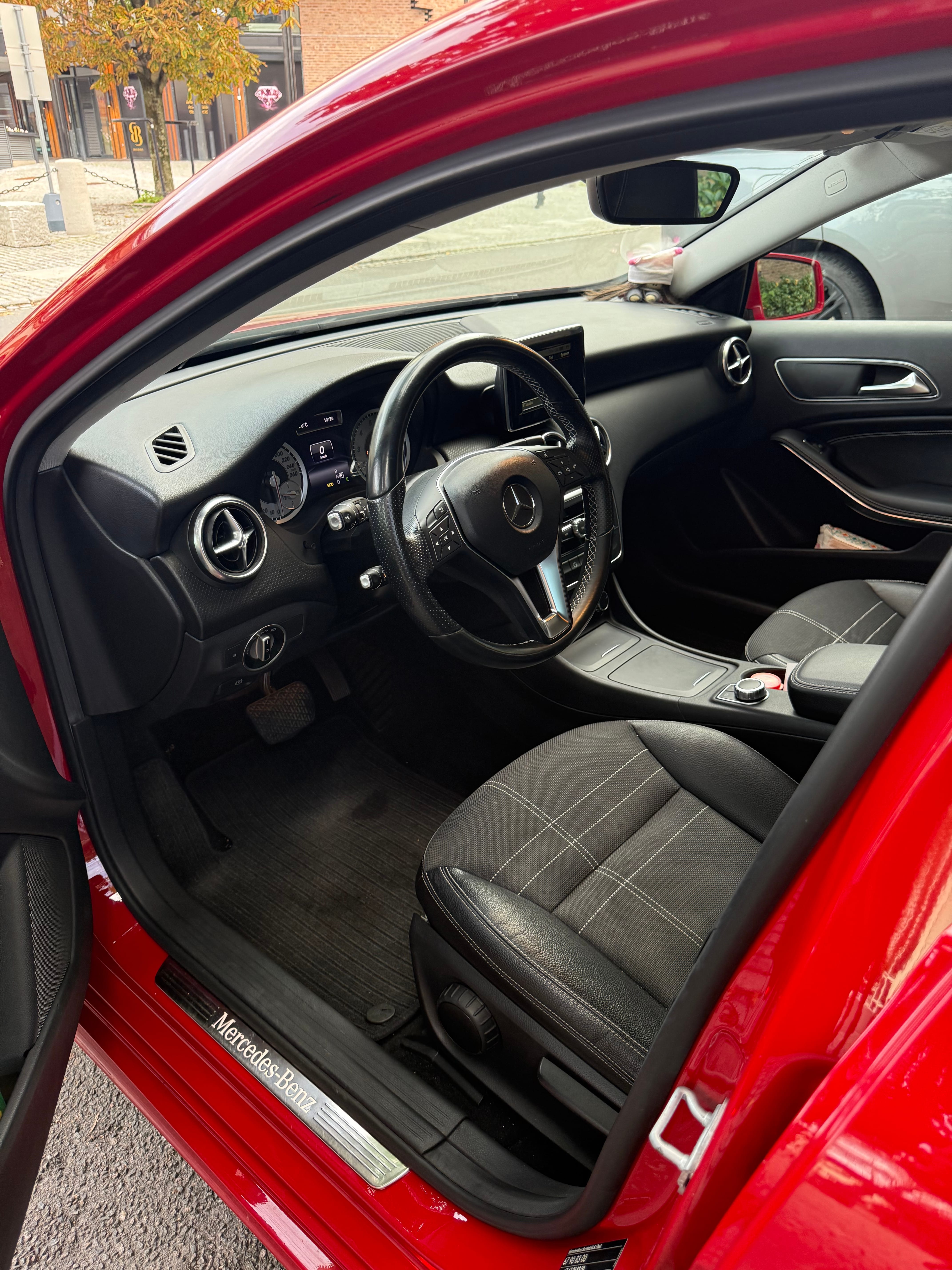 Mercedes-Benz A-Klasse 180 mit Navigationsgerät