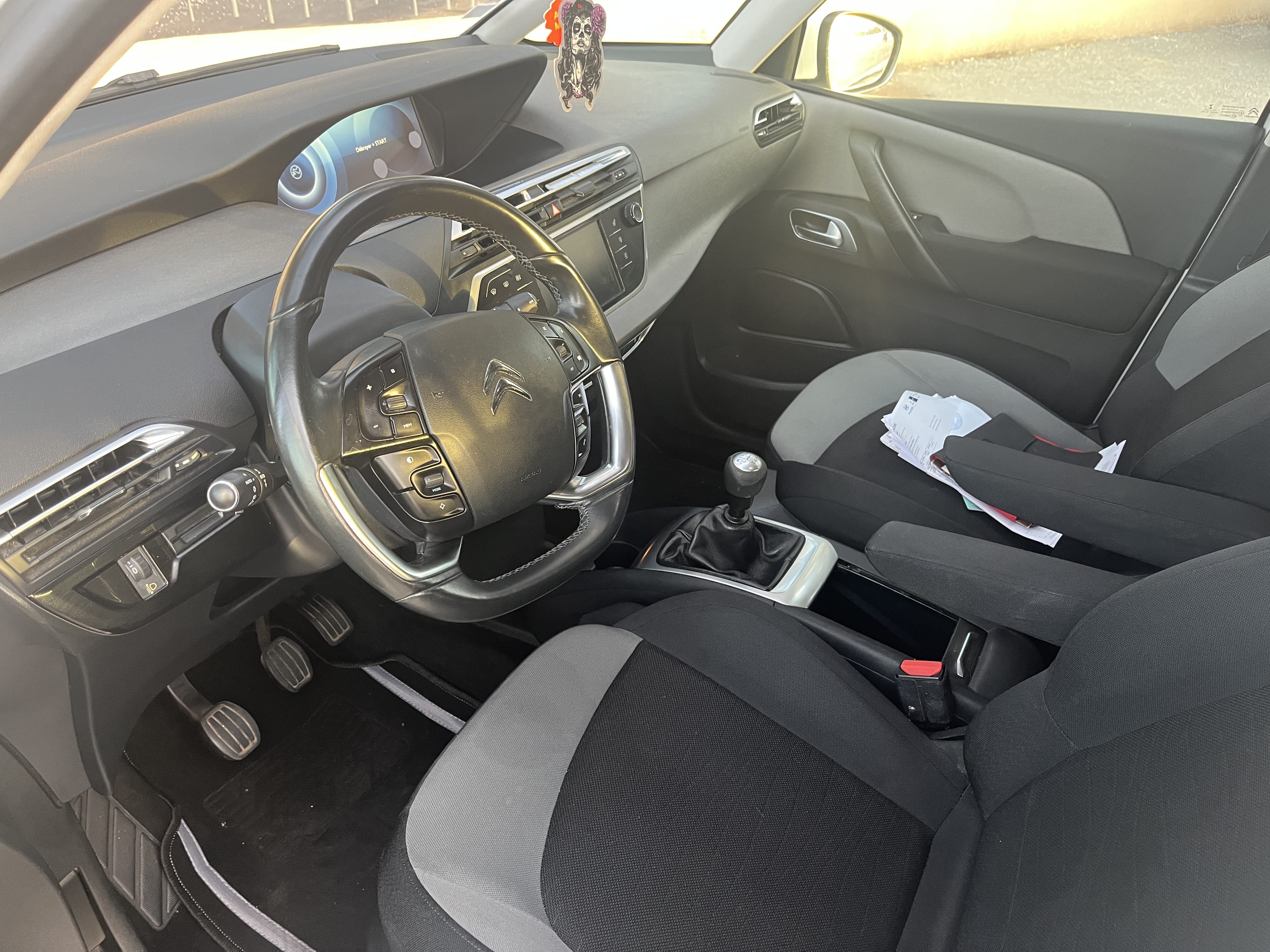 Citroen C4 1.6 HDI 115 ch , puissance fiscale 7 CV avec GPS