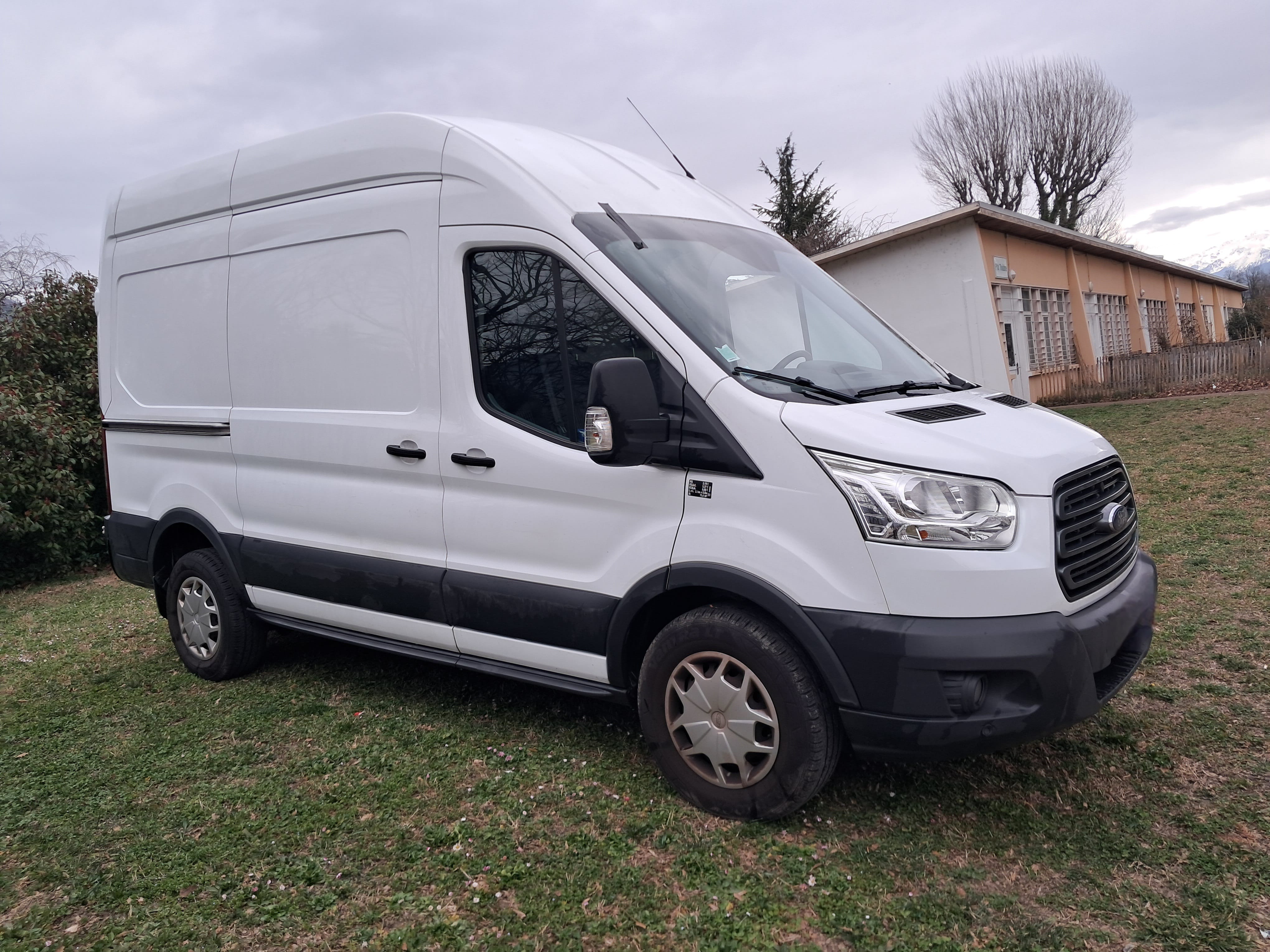 Ford Transit 350 13m3 avec Entrée audio / iPod