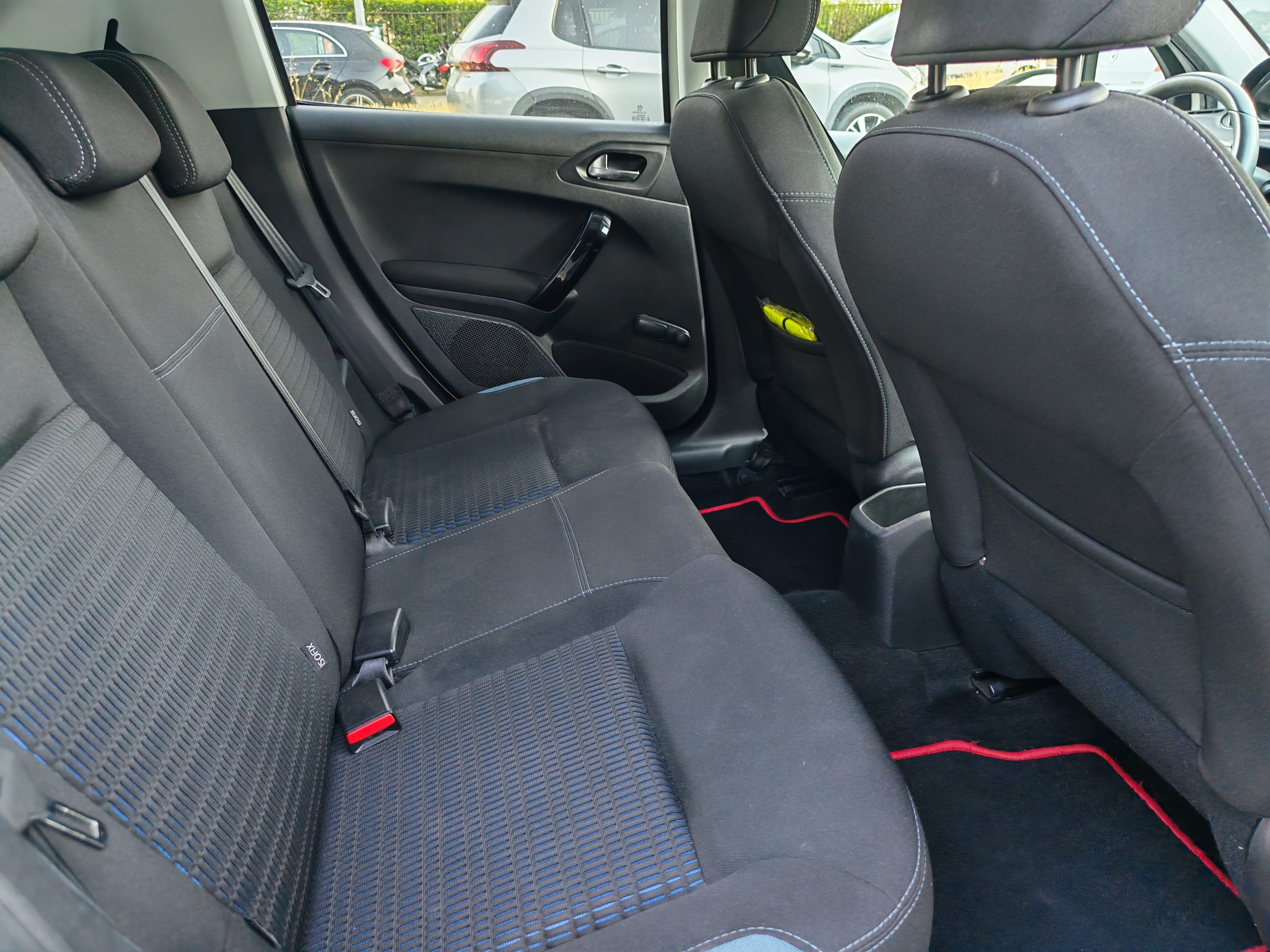 Peugeot 208 with Car radio