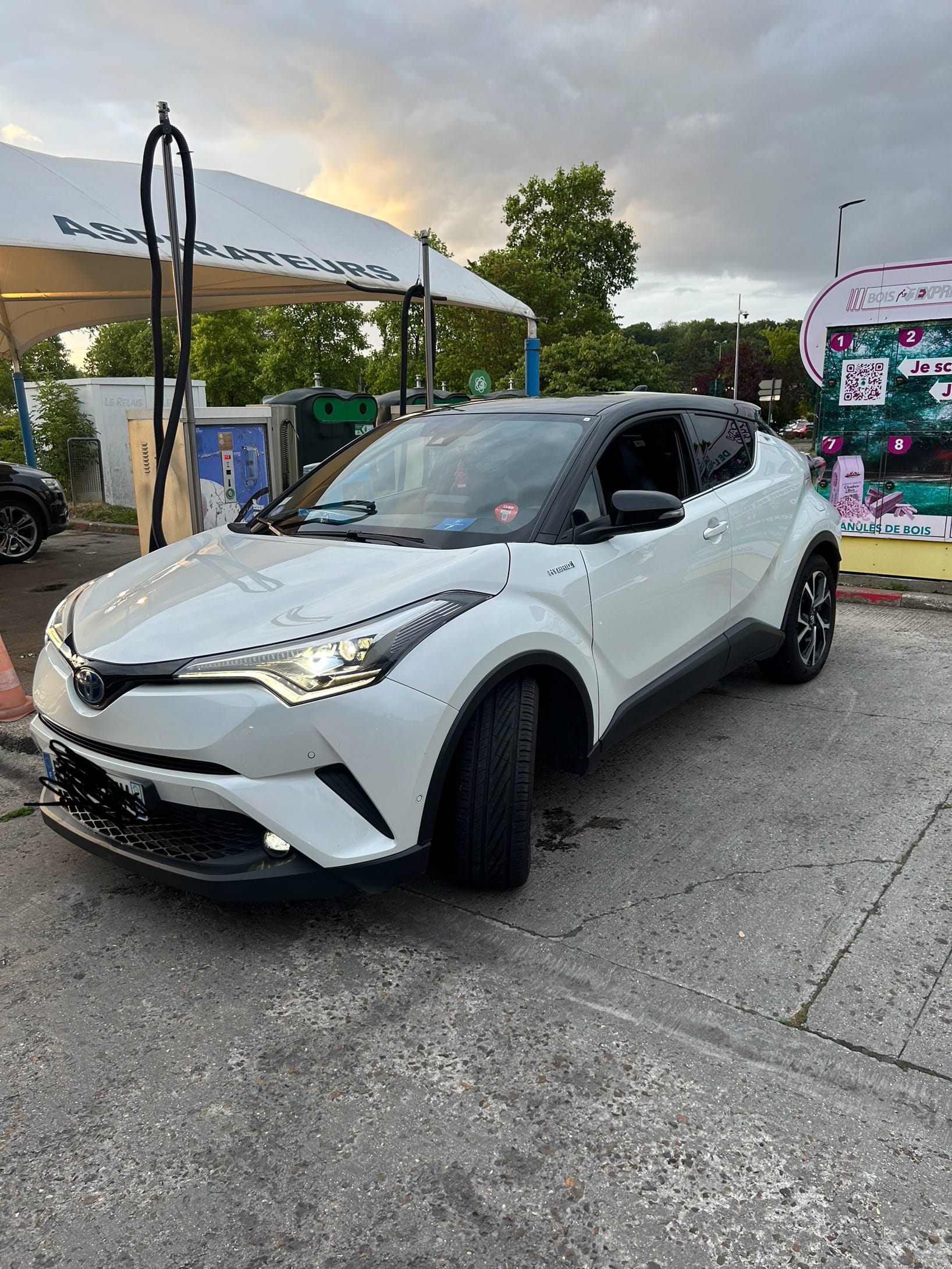 Toyota C-HR Hybrid, 2017, Essence 95 / Électrique (hybride), automatique