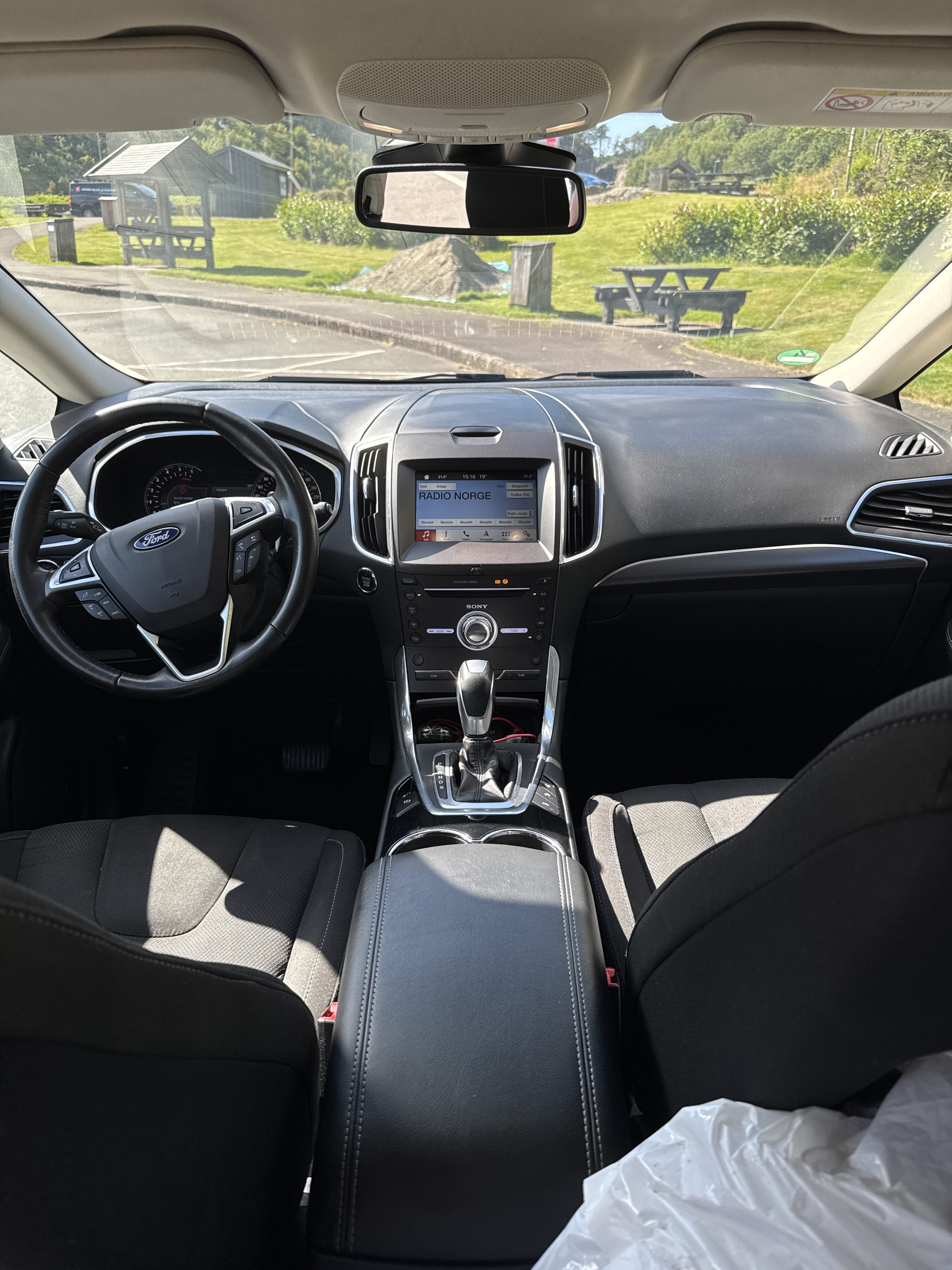 Ford S-Max with Cruise control