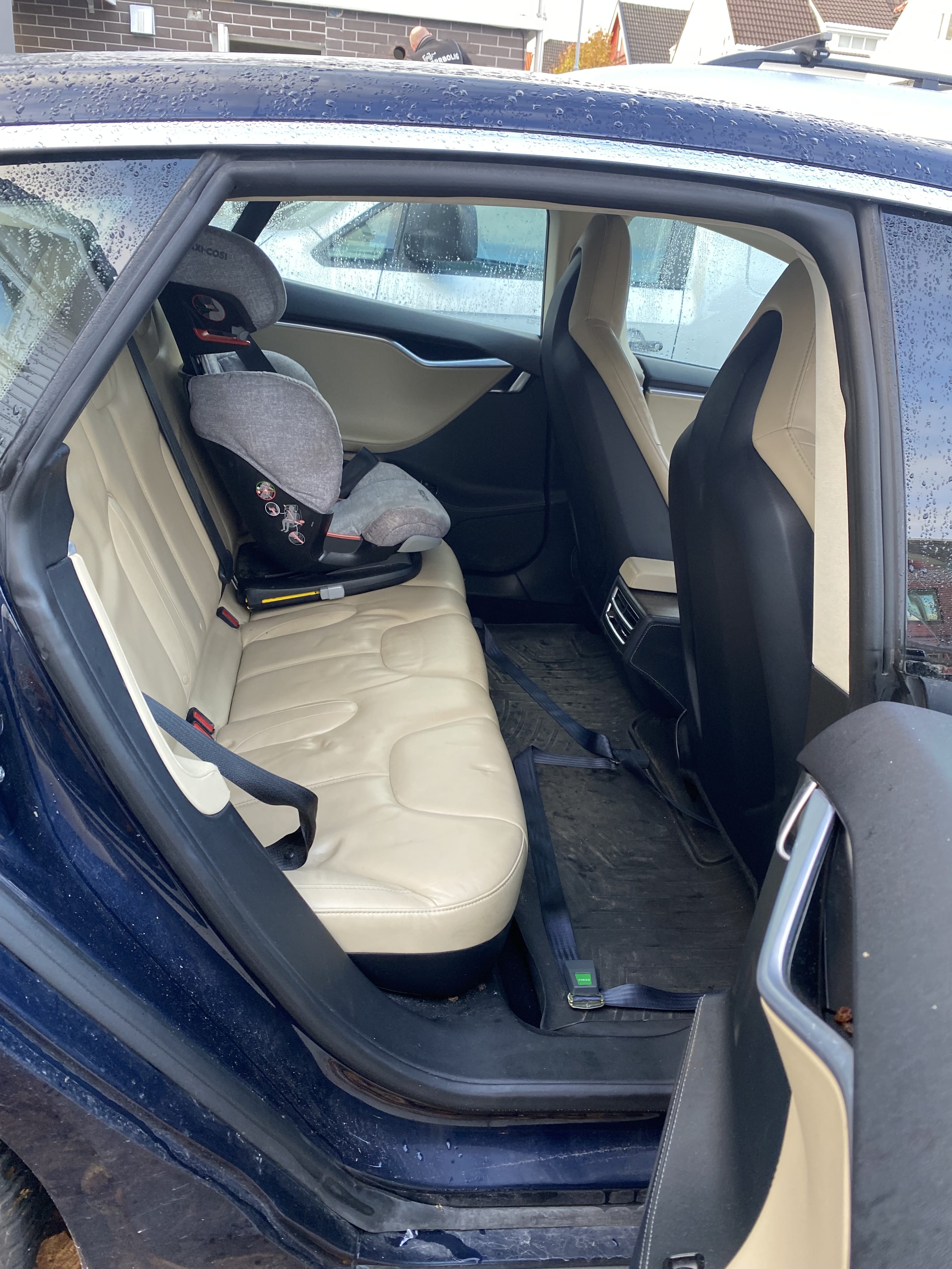 Tesla Model S med Skistativ
