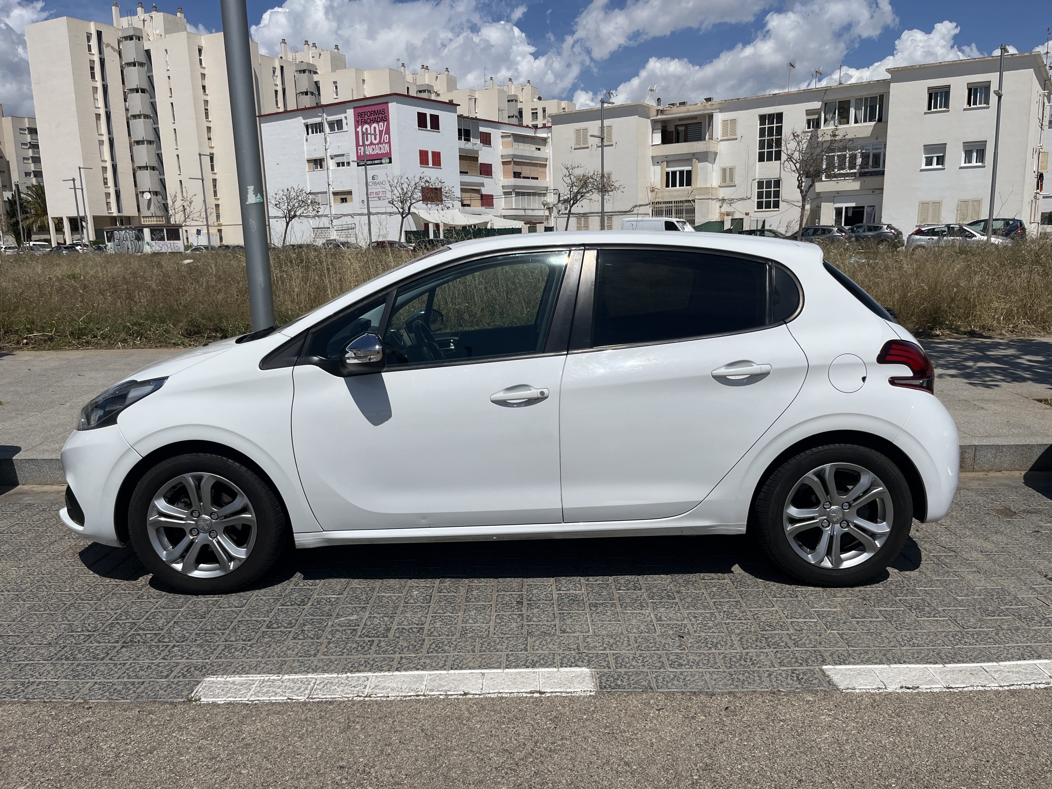 Peugeot 208 con Aire acondicionado