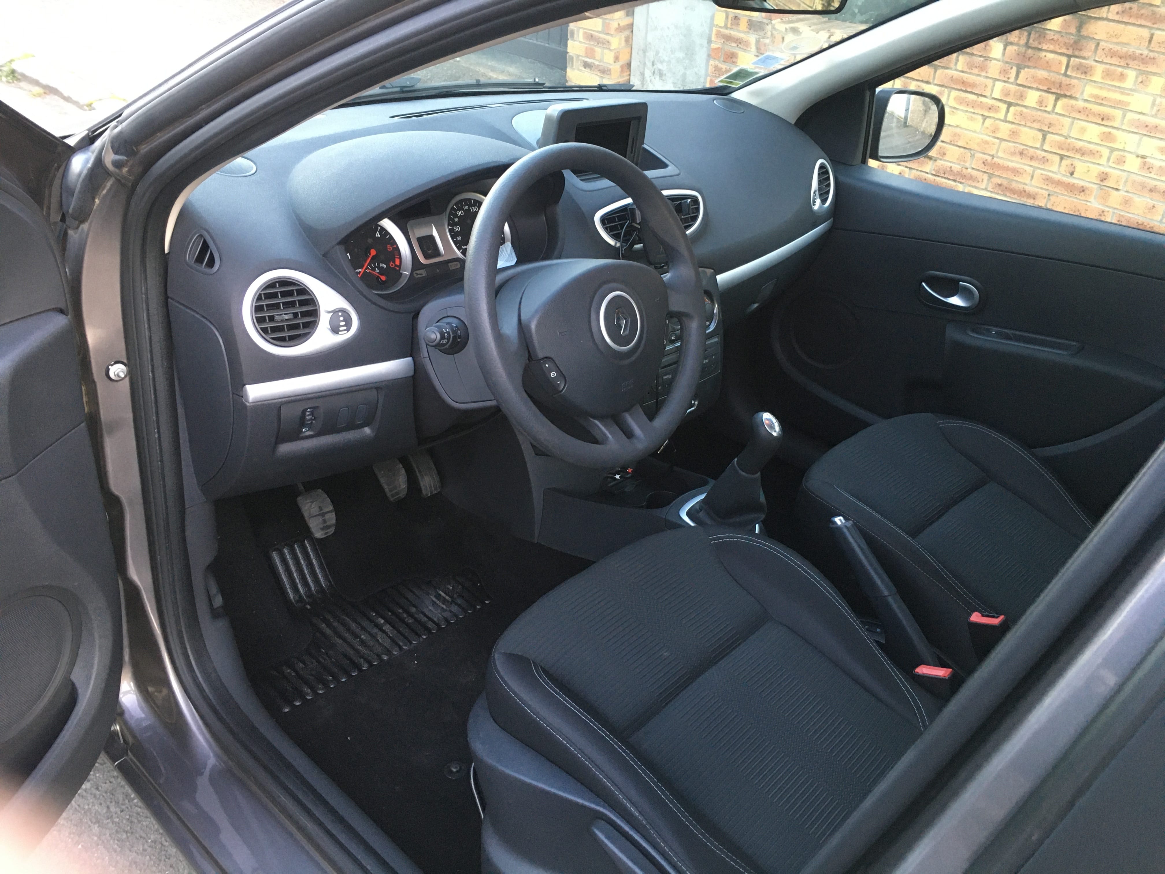 Renault Clio 3 Grise 1.5Dci avec Entrée audio / iPod
