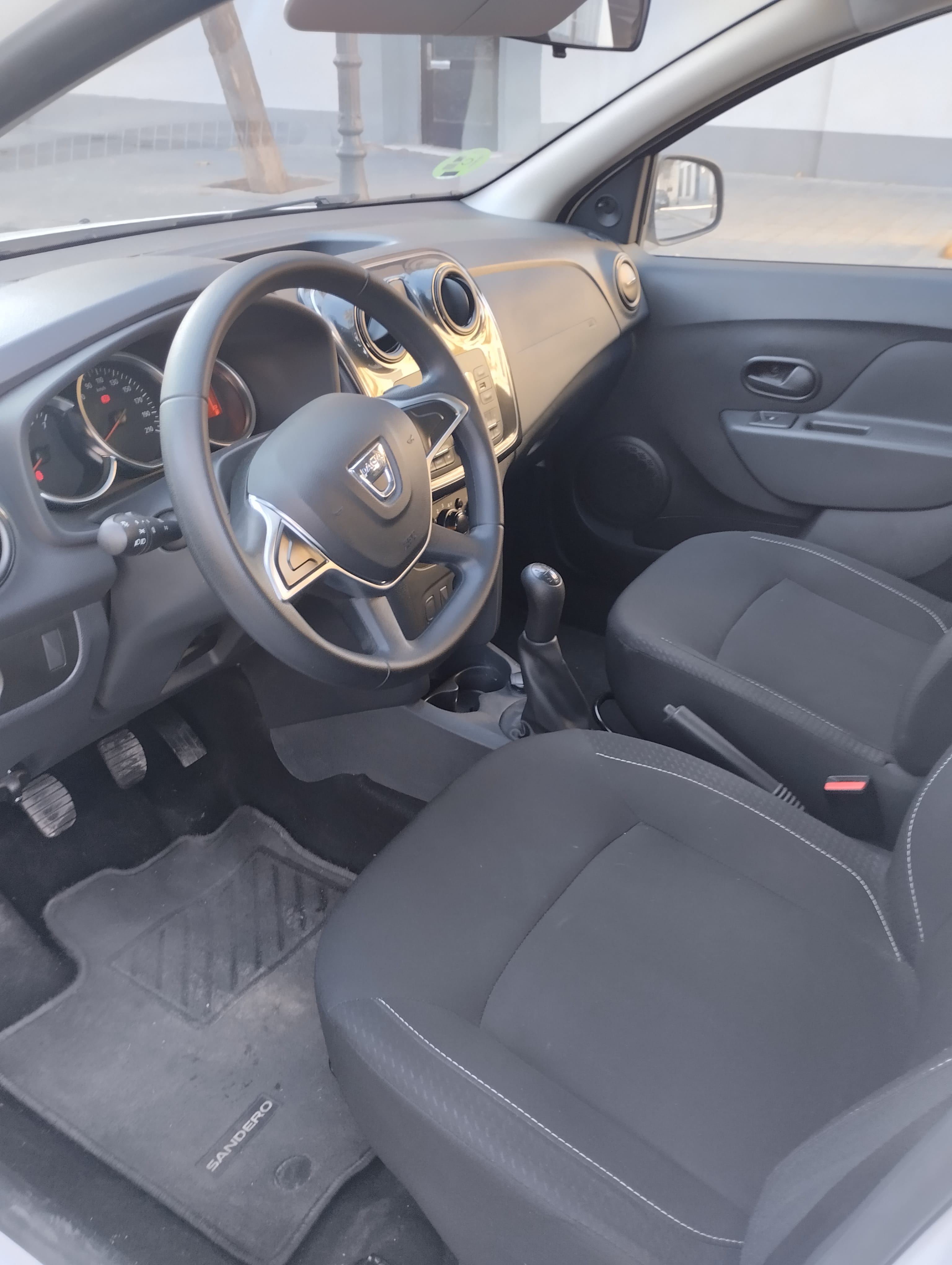 Dacia Sandero con Entrada de Audio/iPod