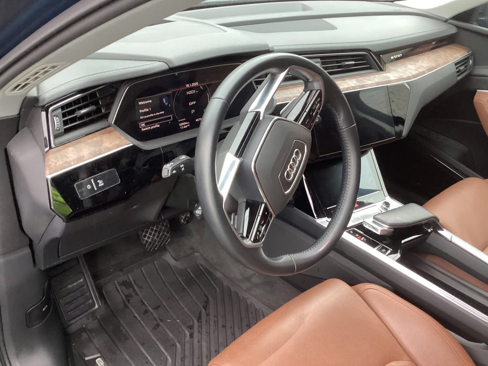 Audi e-tron mit Navigationsgerät