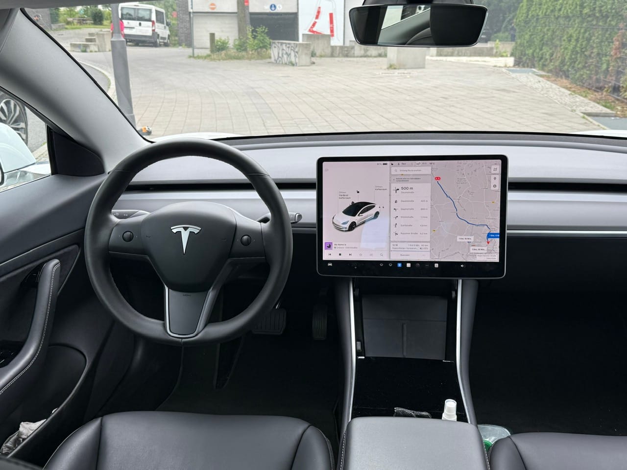 Tesla Model 3 Standard Range Plus mit Dashcam