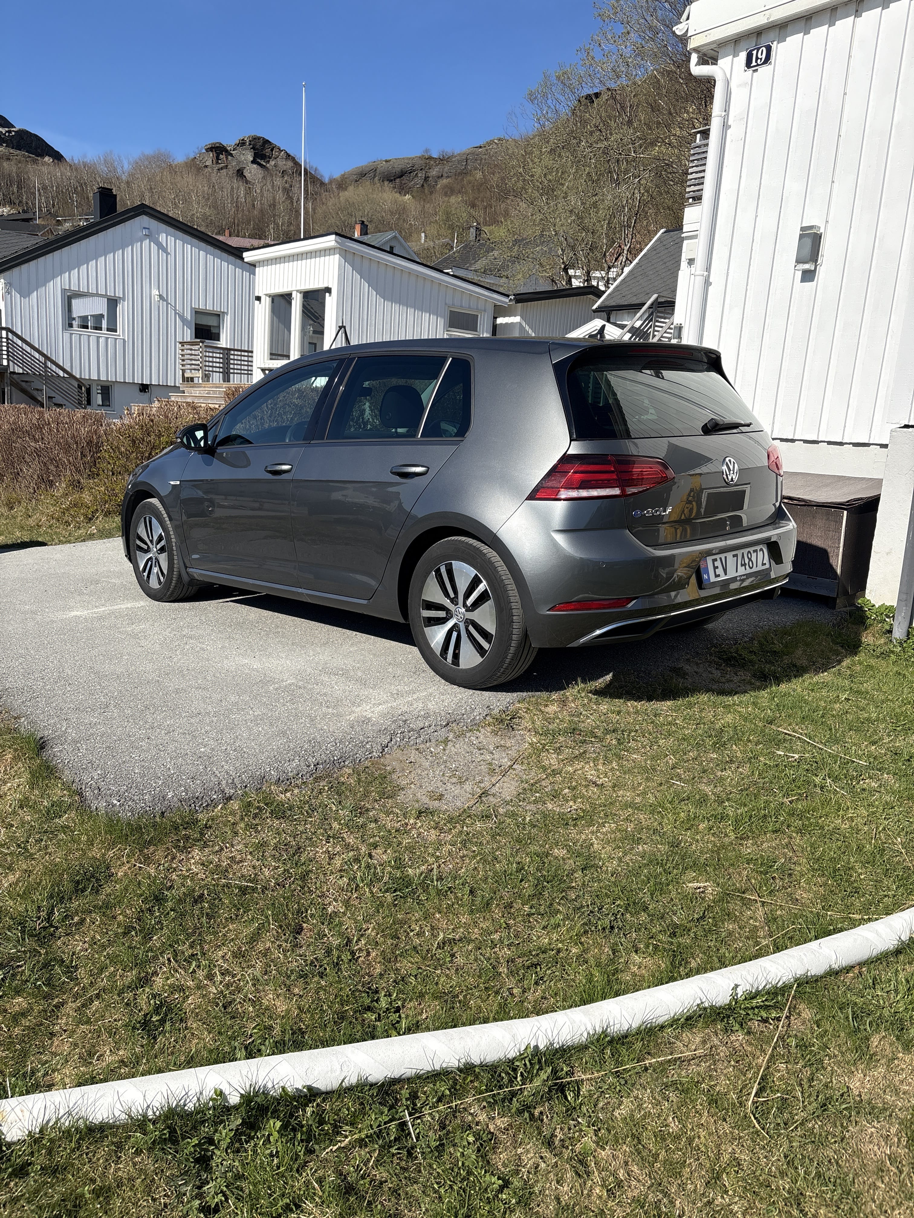 Volkswagen e-Golf with Backup camera