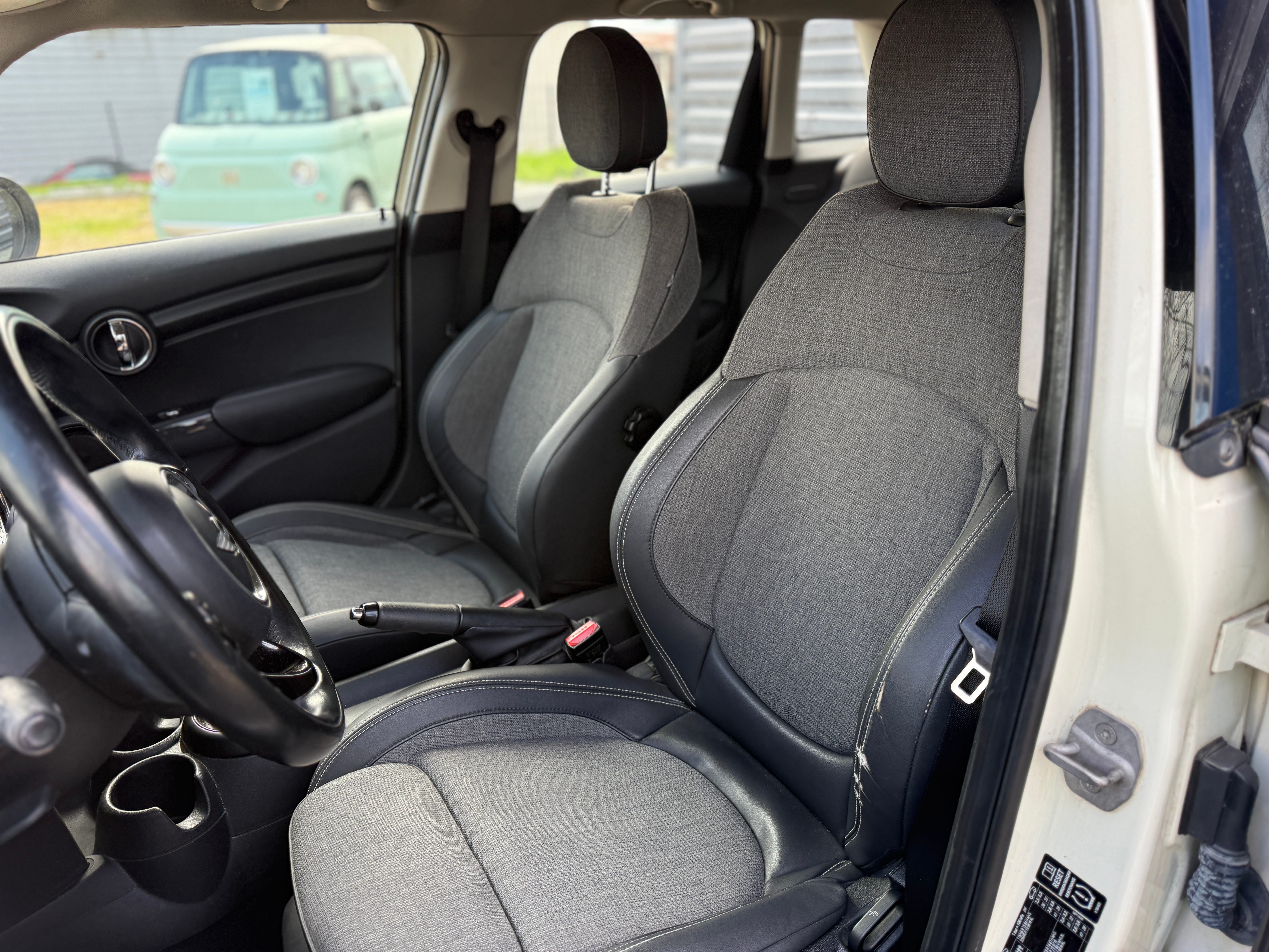 Mini One 5 Portes avec Autoradio