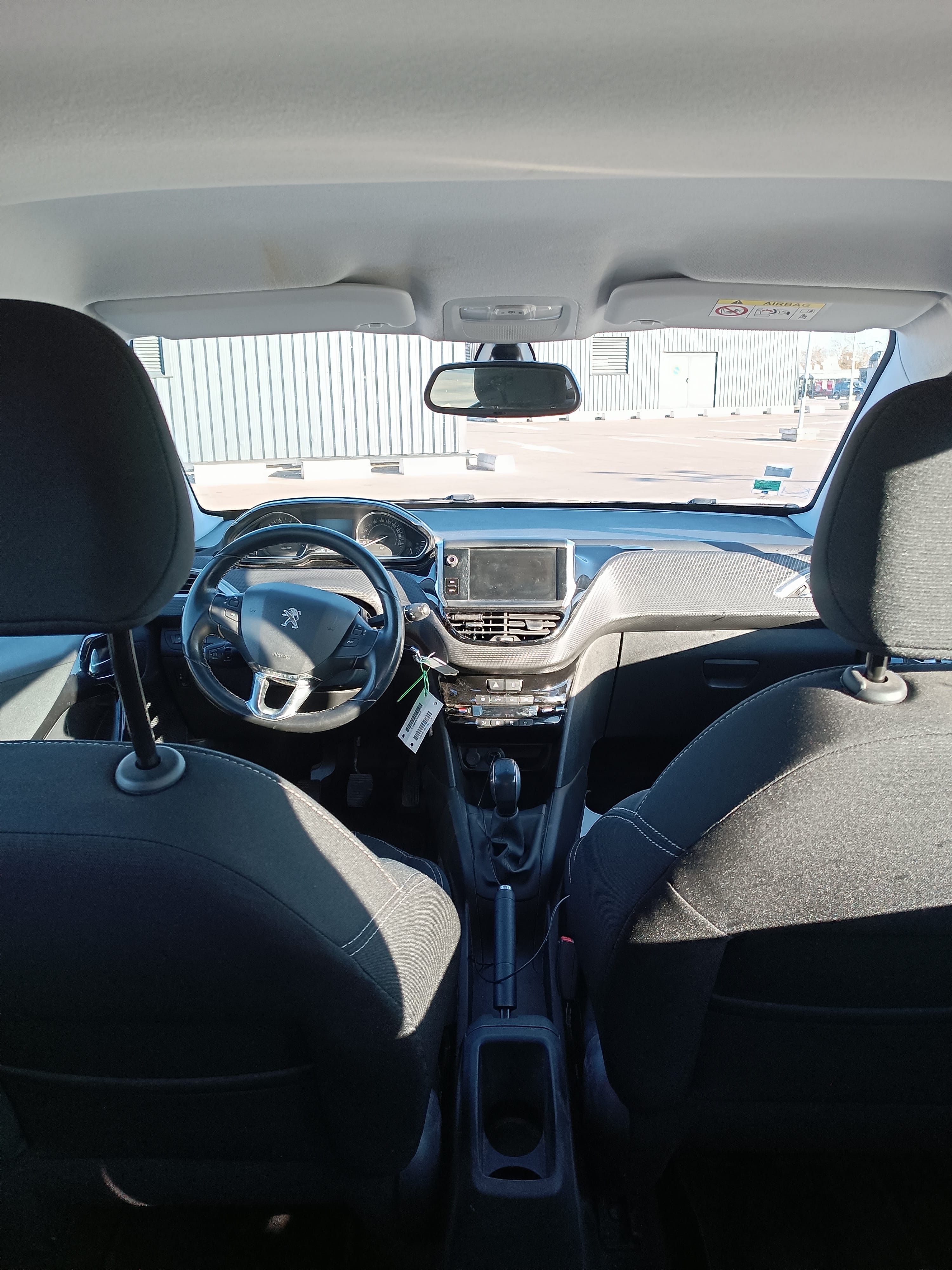 Peugeot 208 110 CH avec GPS
