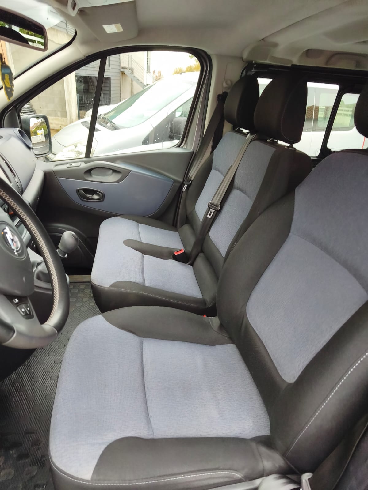 Opel Vivaro Combi avec Siège bébé