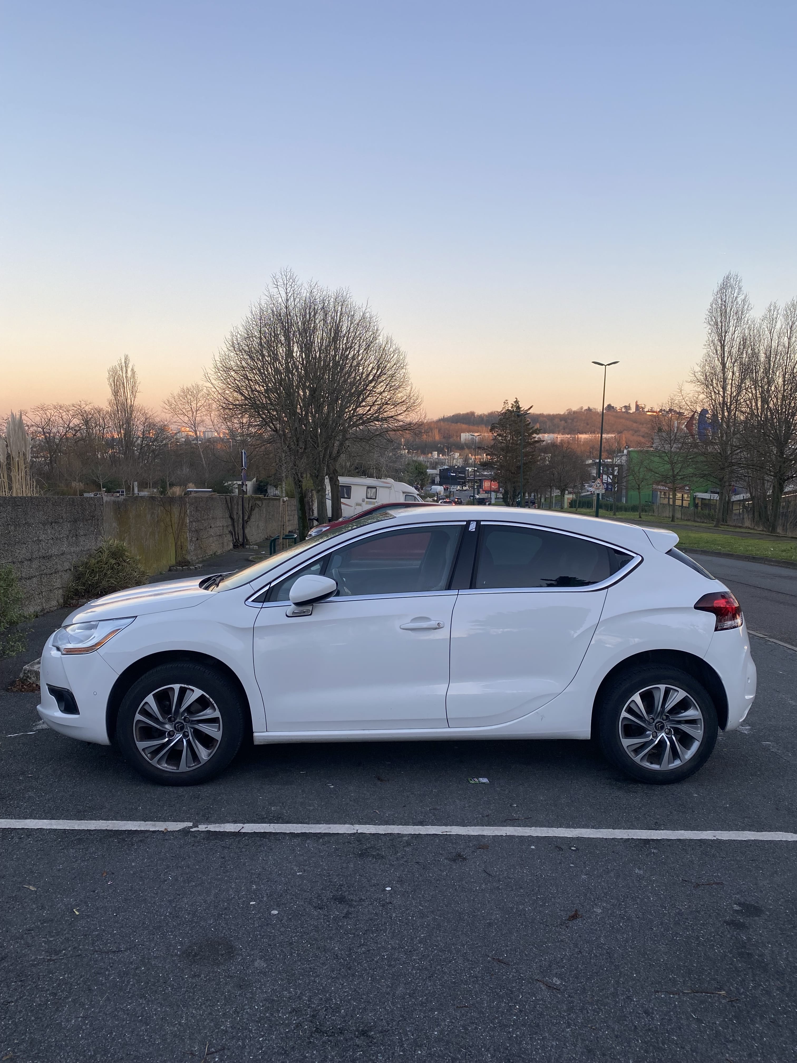 DS 4 PURETECH 130 S&S SO CHIC avec Climatisation
