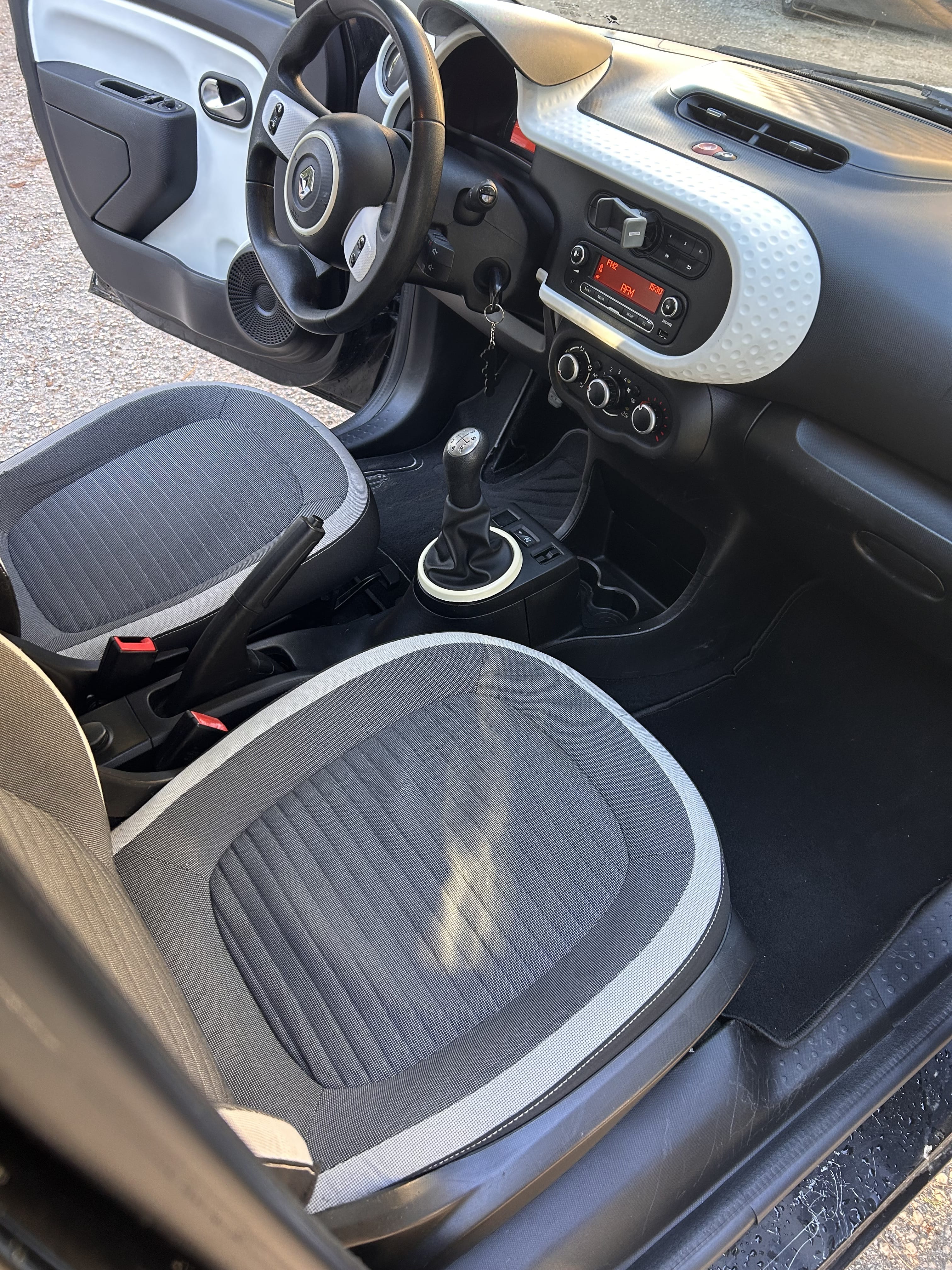 Renault Twingo III avec Entrée audio / iPod