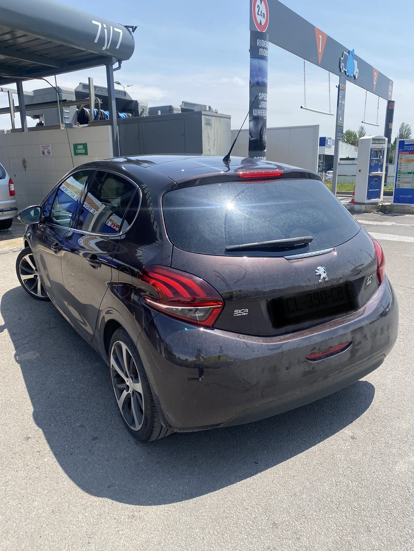 Peugeot 208 avec GPS