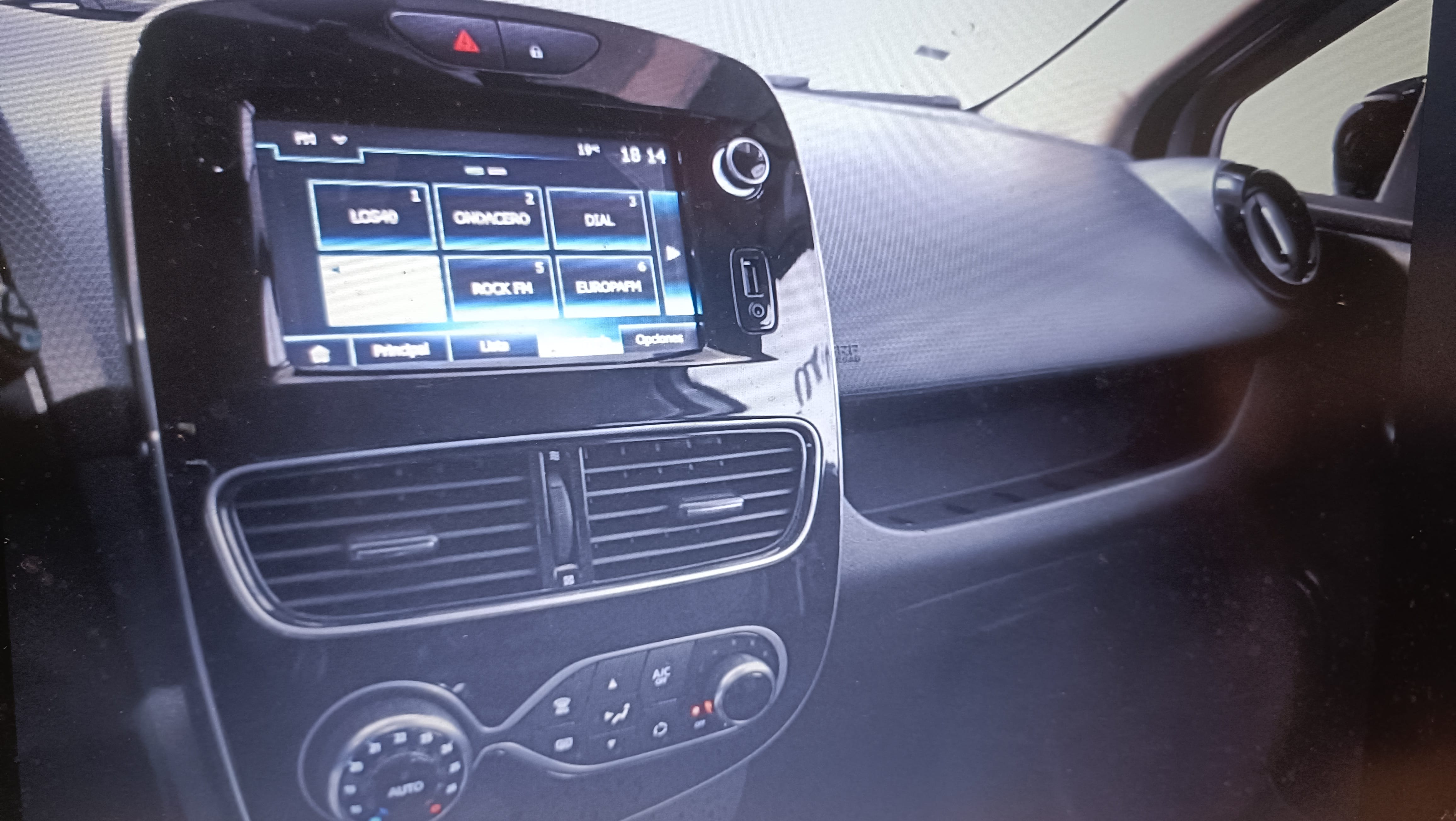 Renault Clio  LIMETD 90 CV med Bluetooth audio