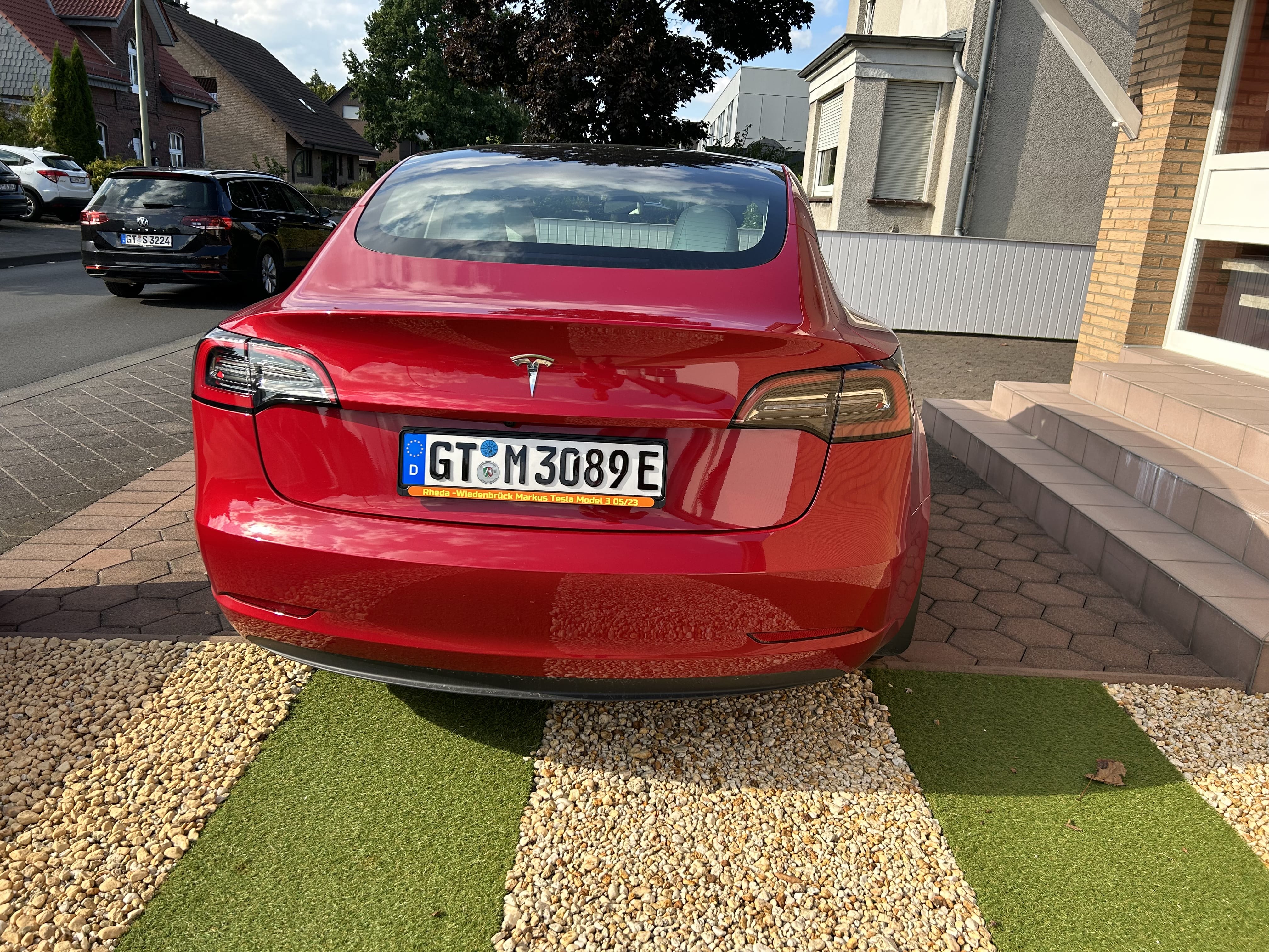 Tesla Model 3 SR+ mit Navigationsgerät