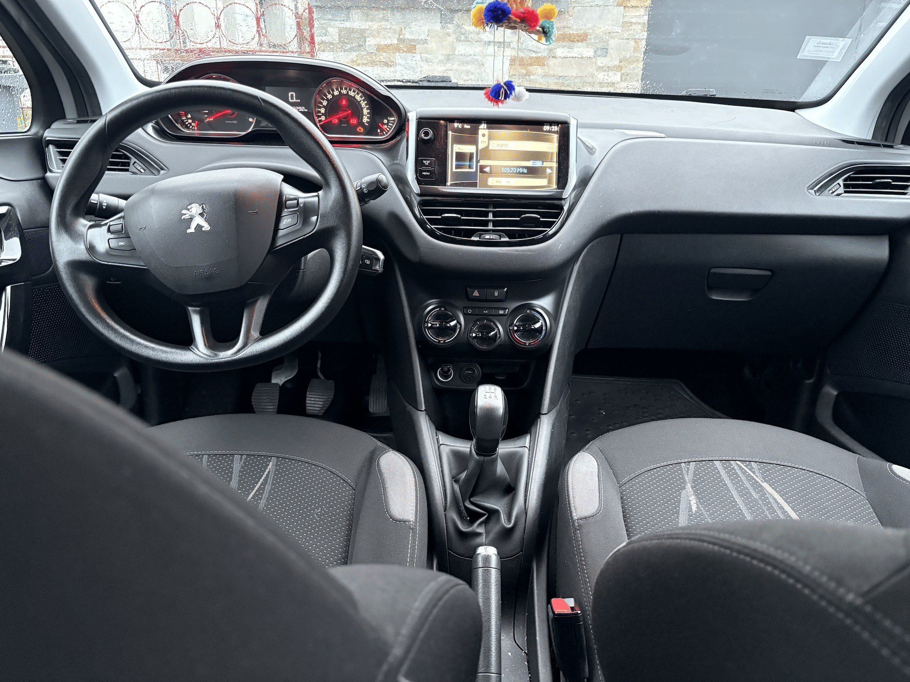Peugeot 208 avec Siège bébé