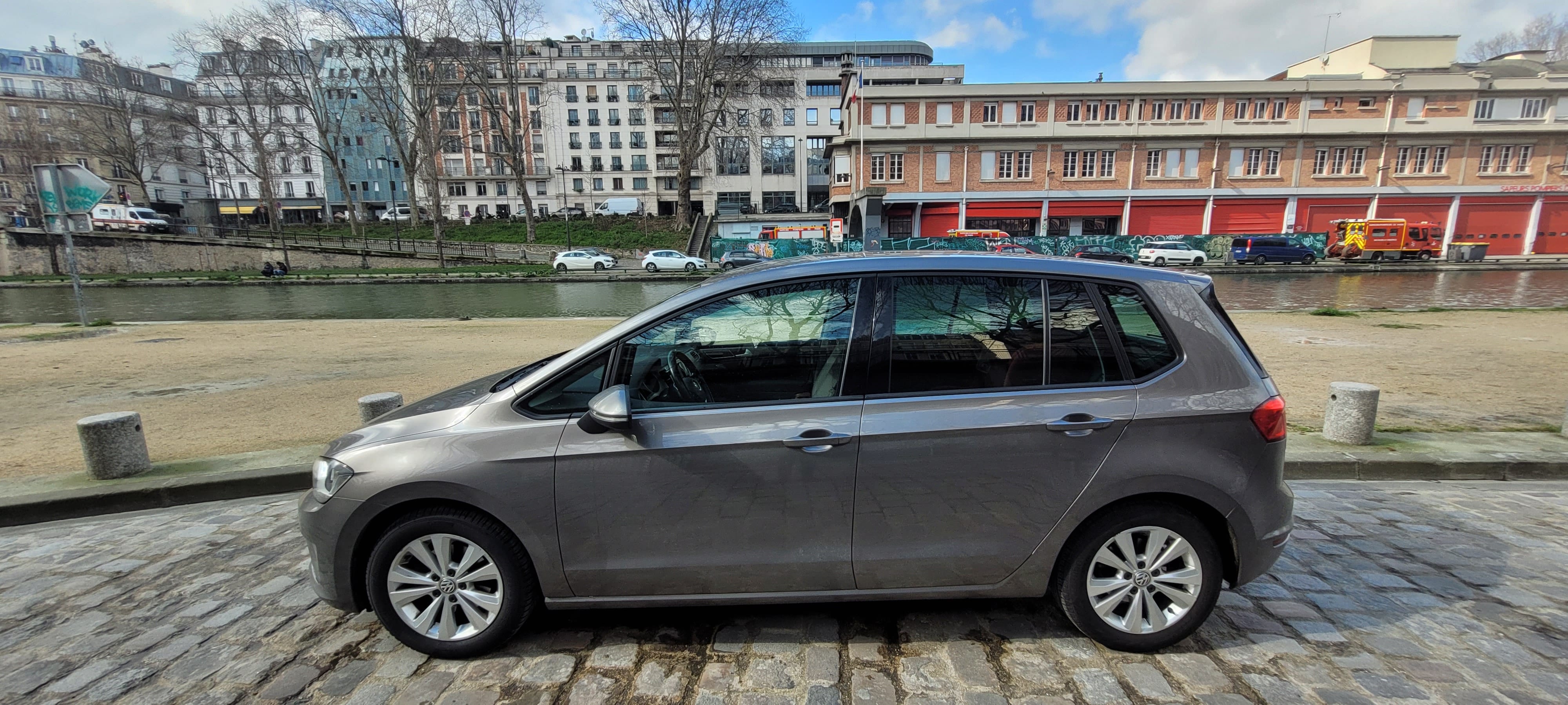Volkswagen Golf Sportsvan (Coffre de 500L) avec Climatisation