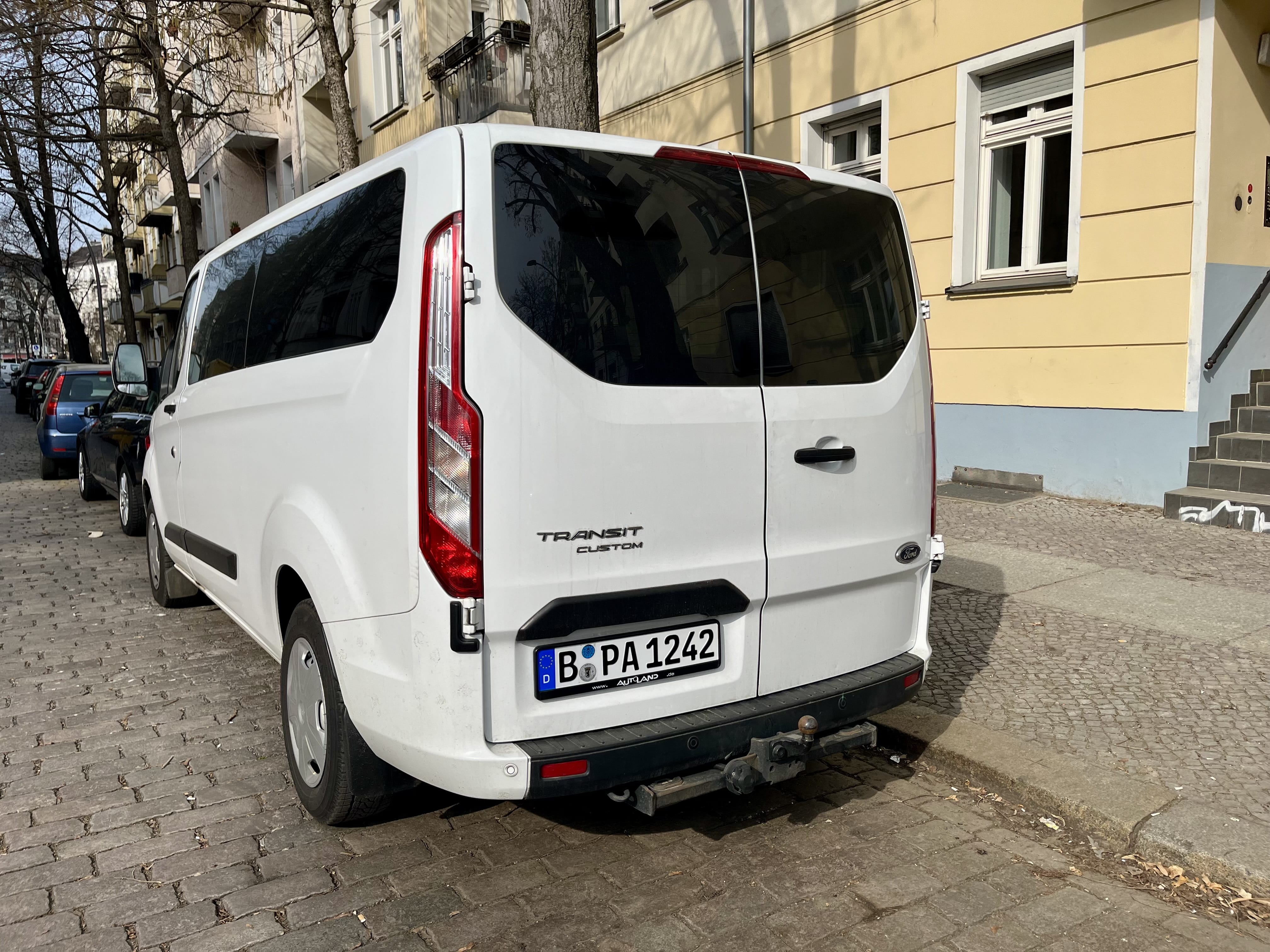 Ford Transit Custom Kombi mit Navigationsgerät