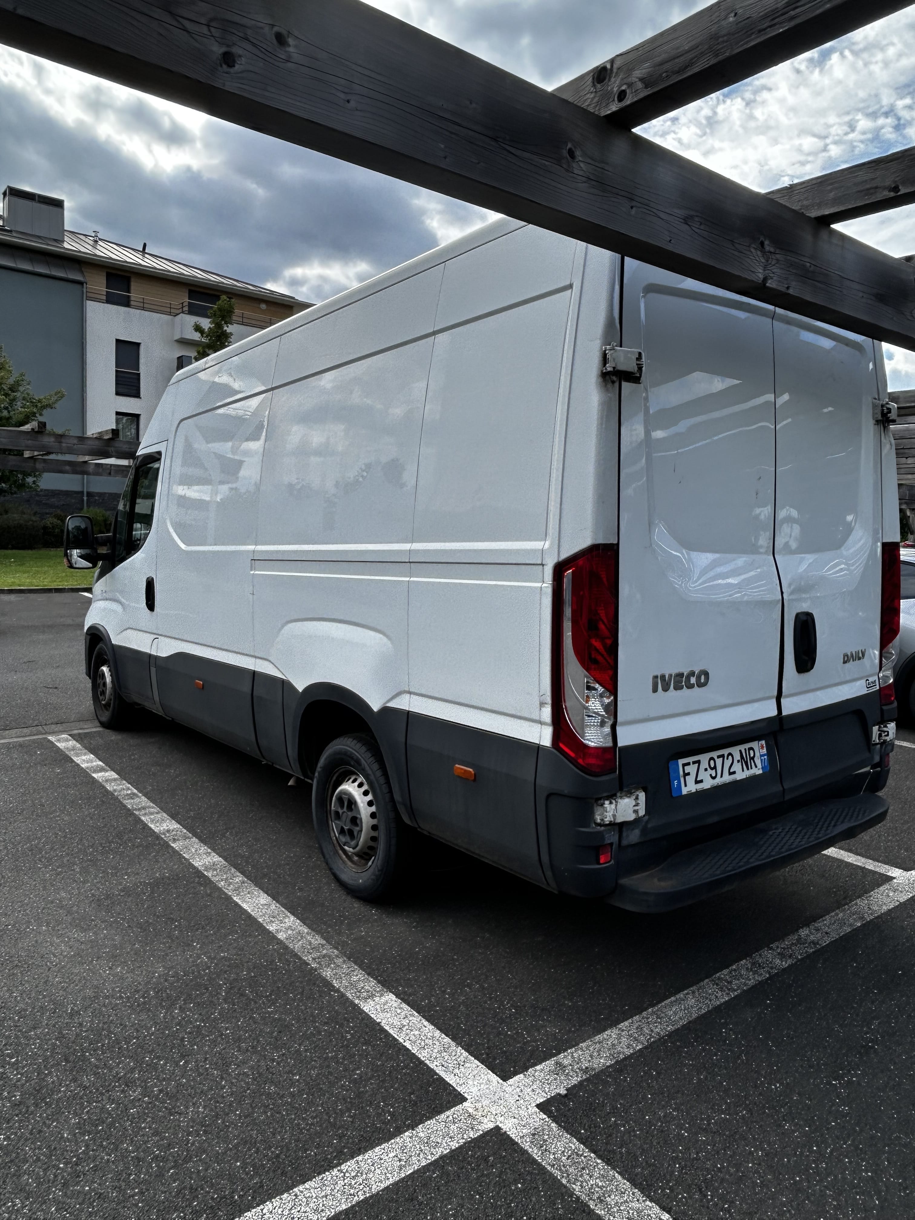 Iveco Daily Fourgon avec Climatisation