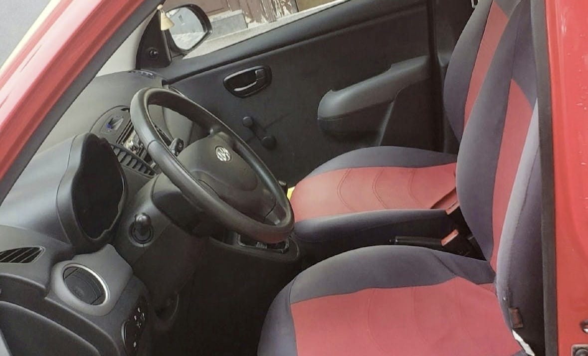 Hyundai i10 with Audio / iPod input