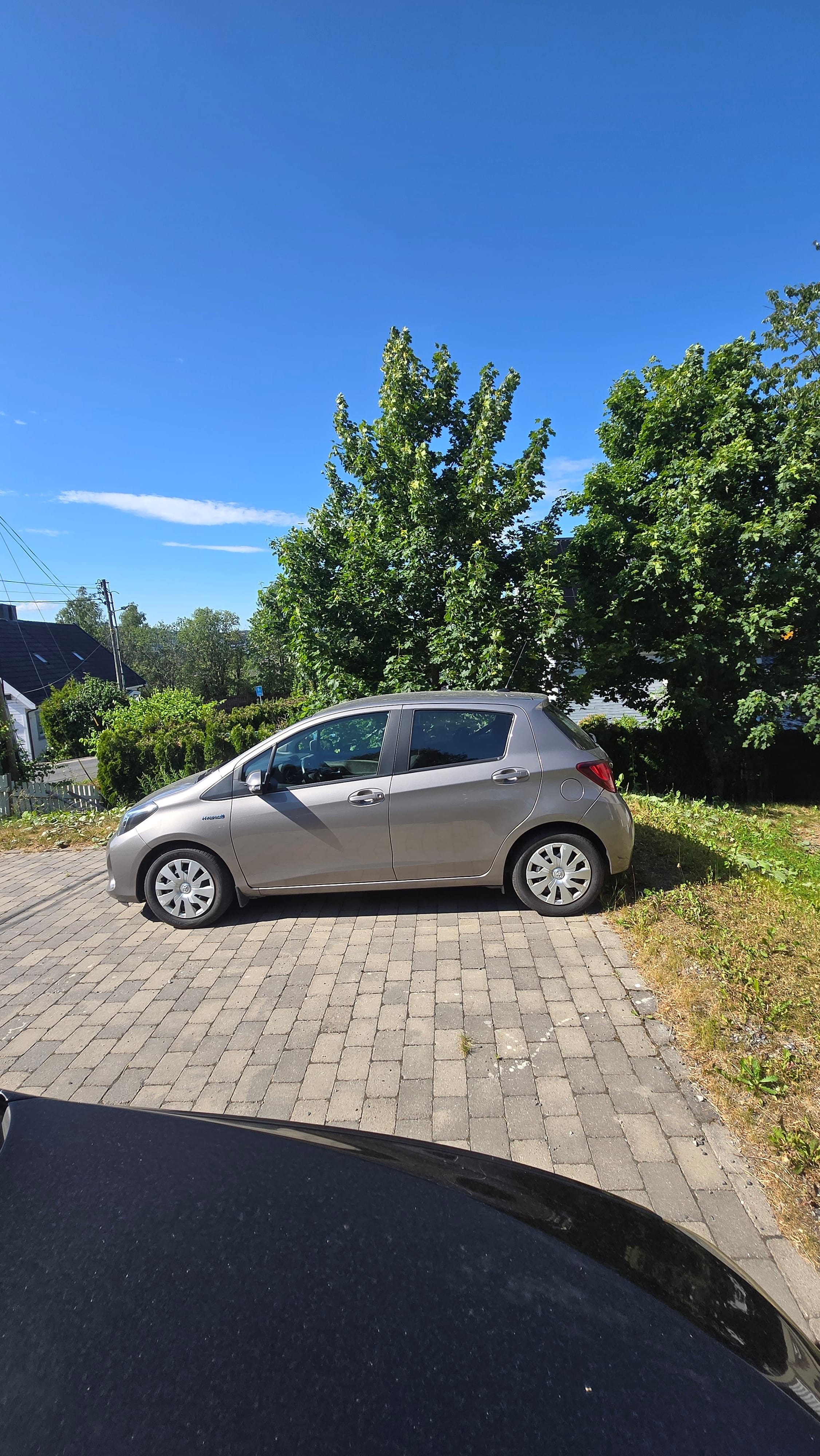 Toyota Yaris Hybrid 1,5 Bensin, Automat, inkl. BEBOERKORT SONE PARKERING mit Klimaanlage