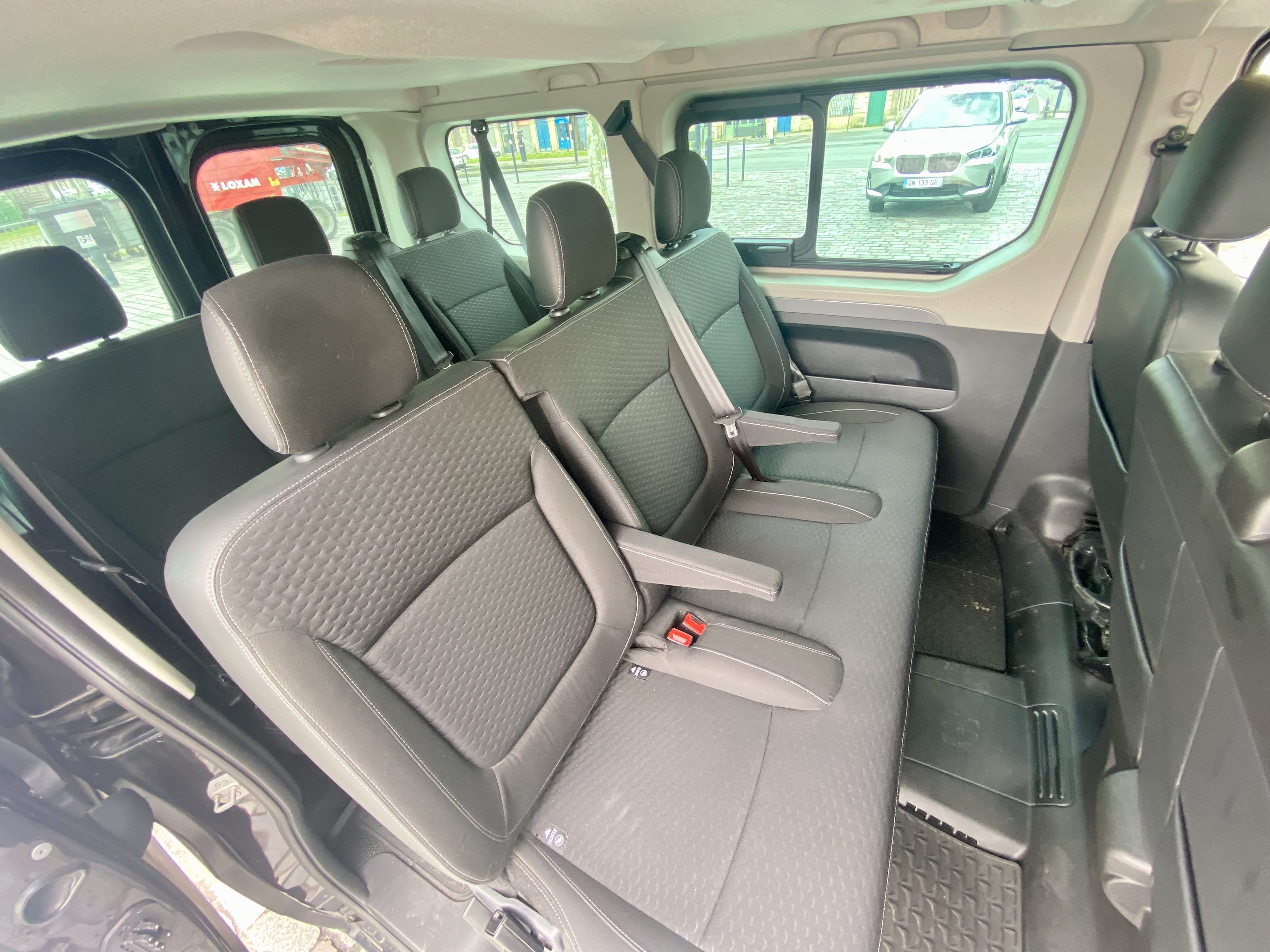 Opel Vivaro Combi met Audio- / iPod-ingang