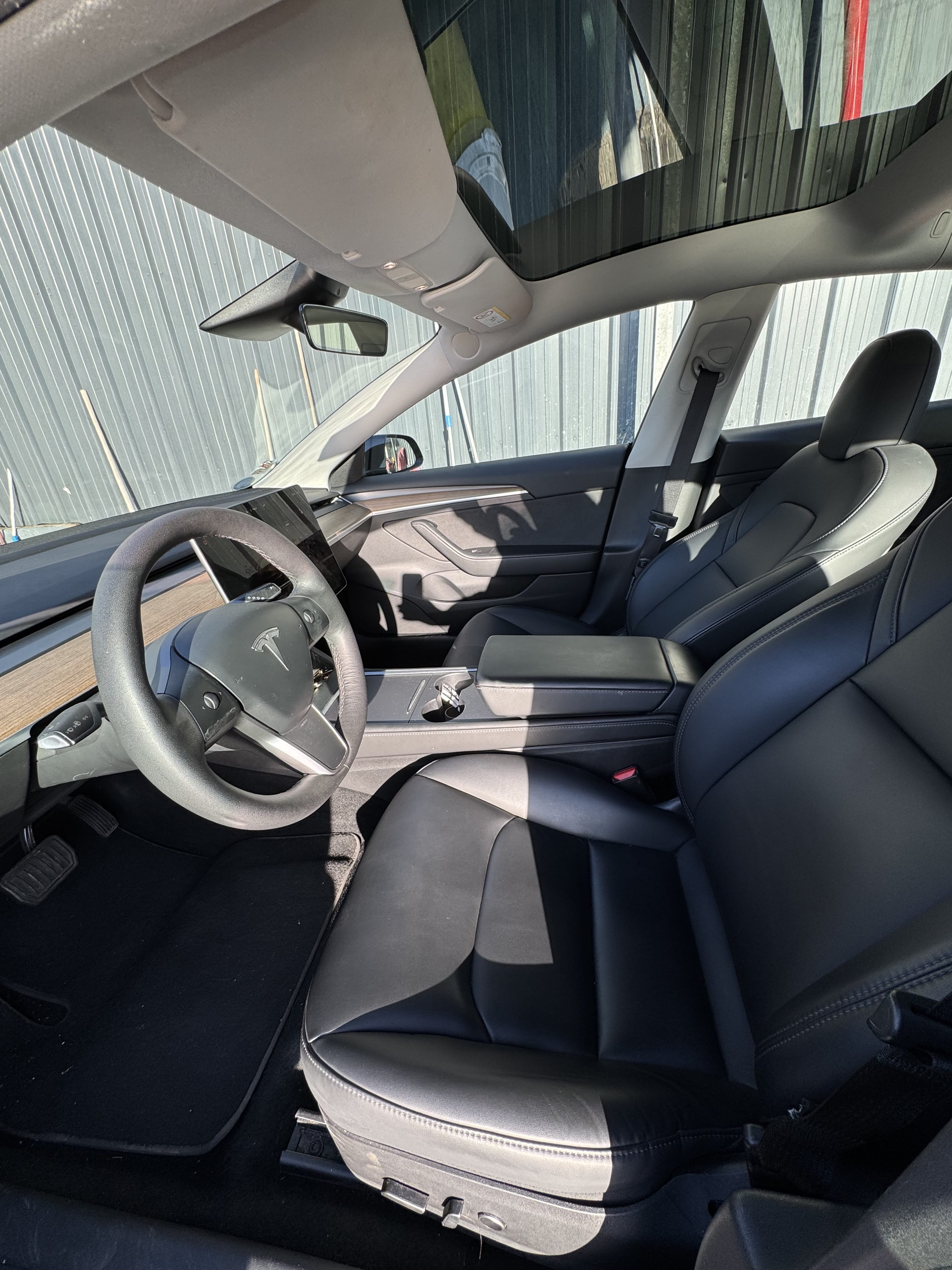 Tesla Model 3 avec Entrée audio / iPod