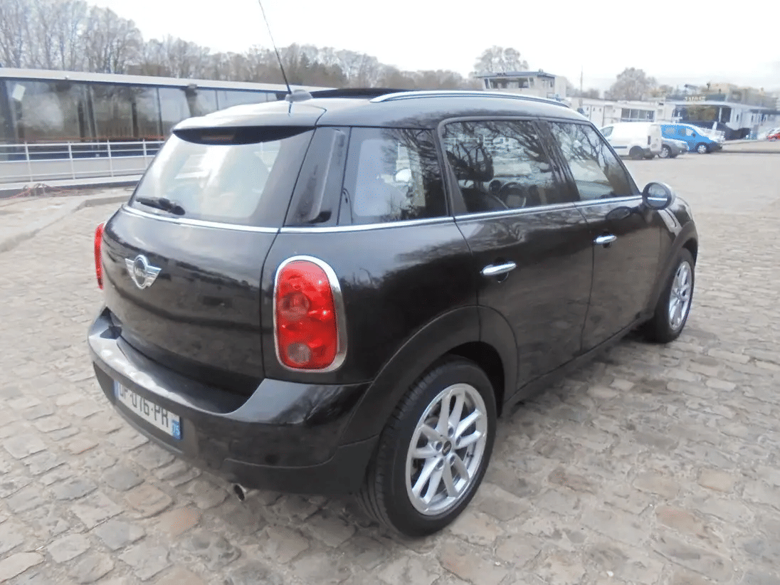 Mini Countryman with Backup camera
