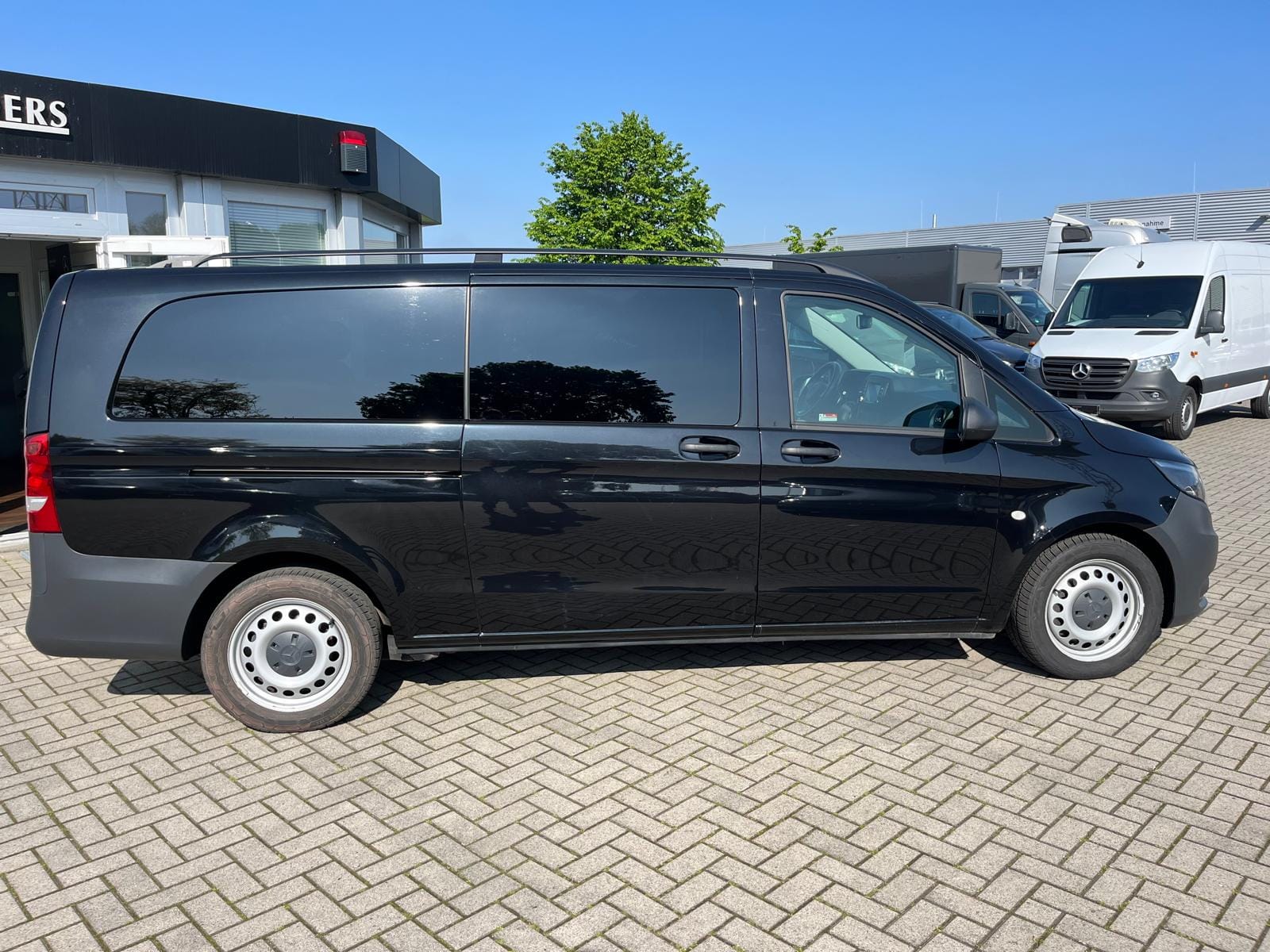 Mercedes-Benz Vito Top gepflegter 8 Sitzer (9 Sitzer auf Anfrage) mit Navigationsgerät