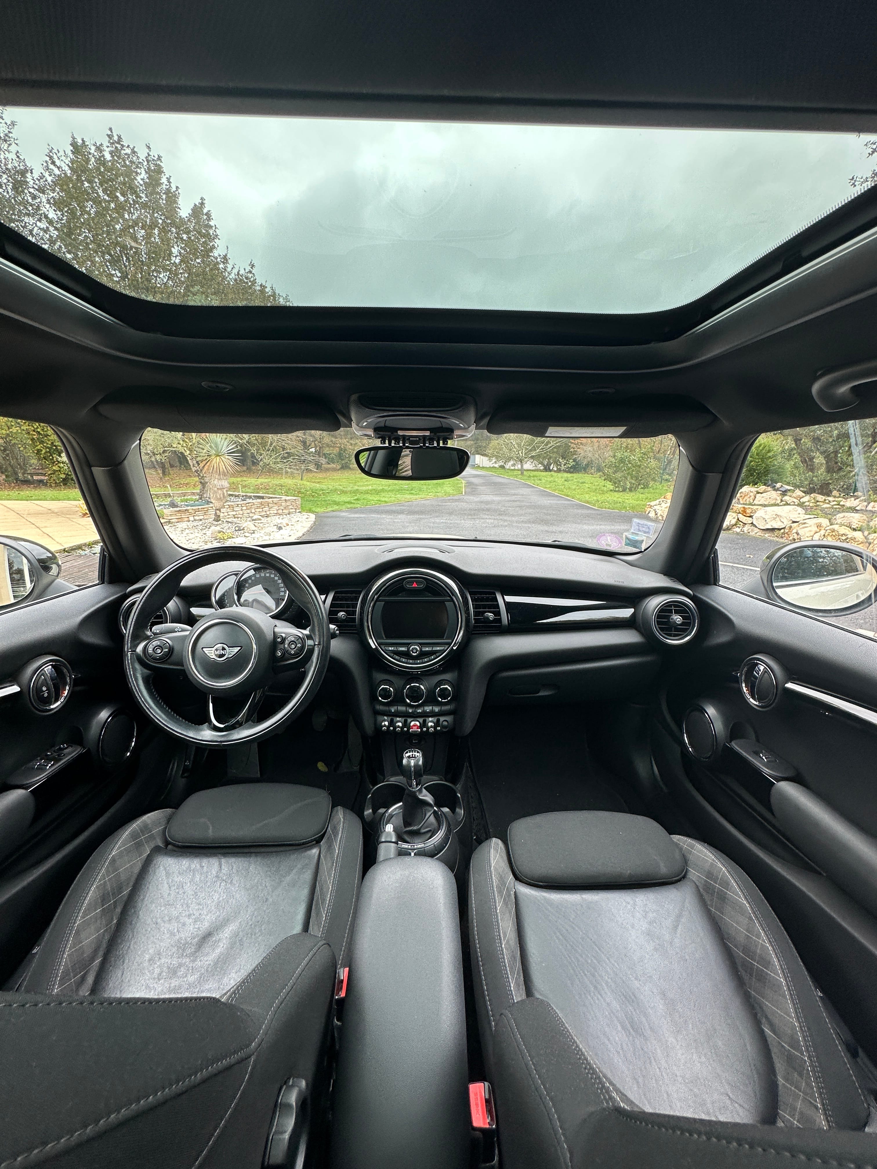 Mini Cooper 3 portes avec GPS