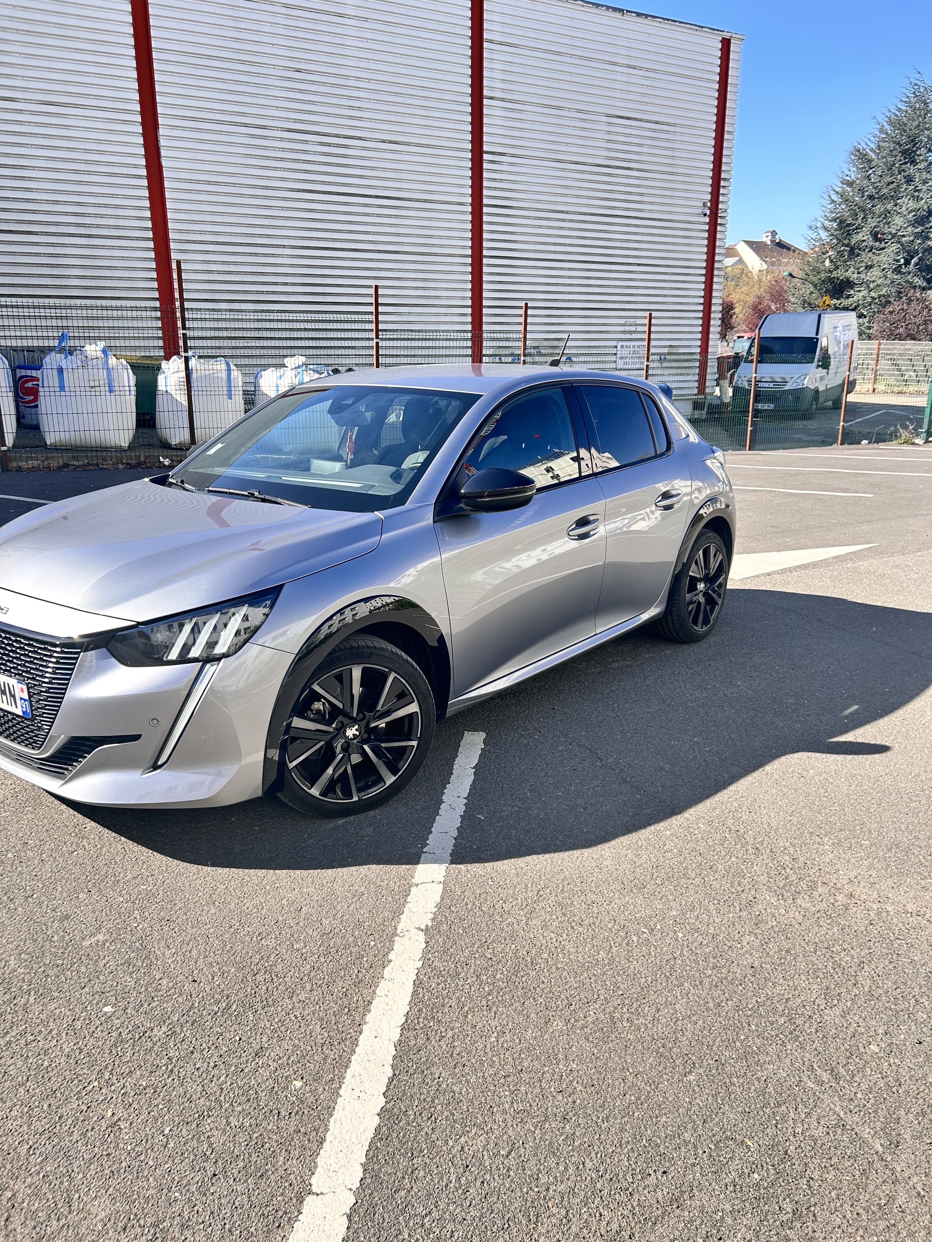 Peugeot 208 GT Line, 2023, Essence 98, automatique