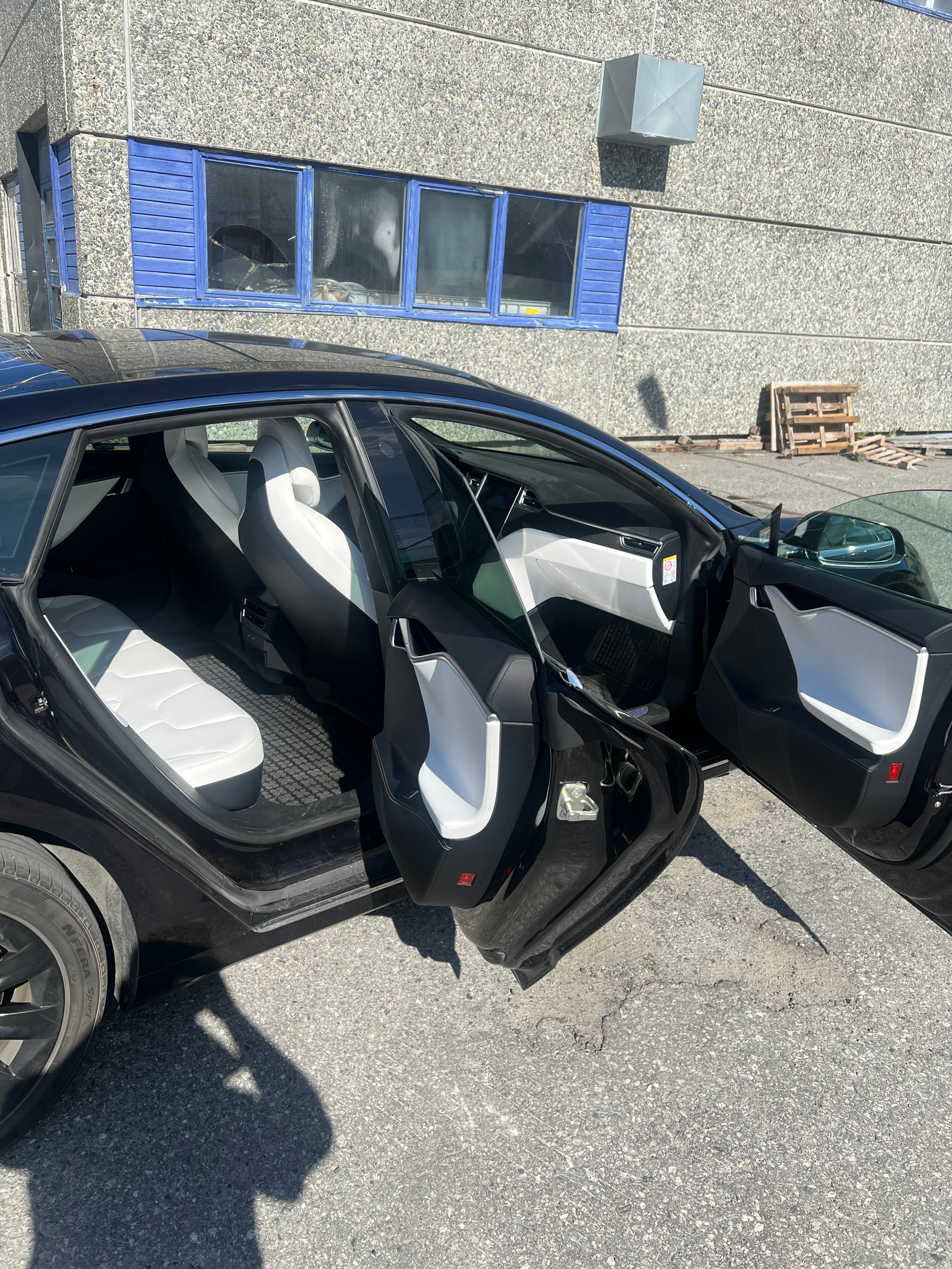 Tesla Model S P90D med Firehjulstrekk