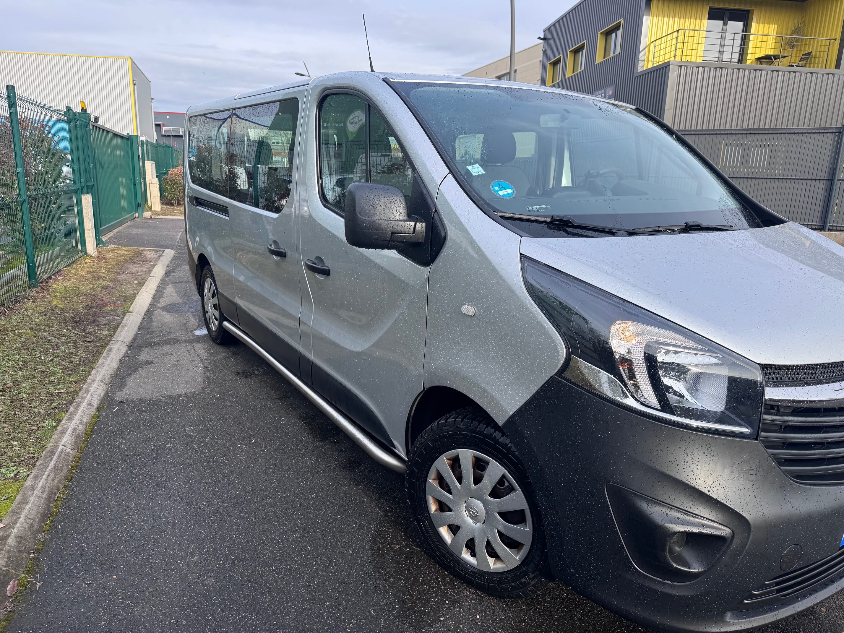 Opel Vivaro Combi avec Climatisation